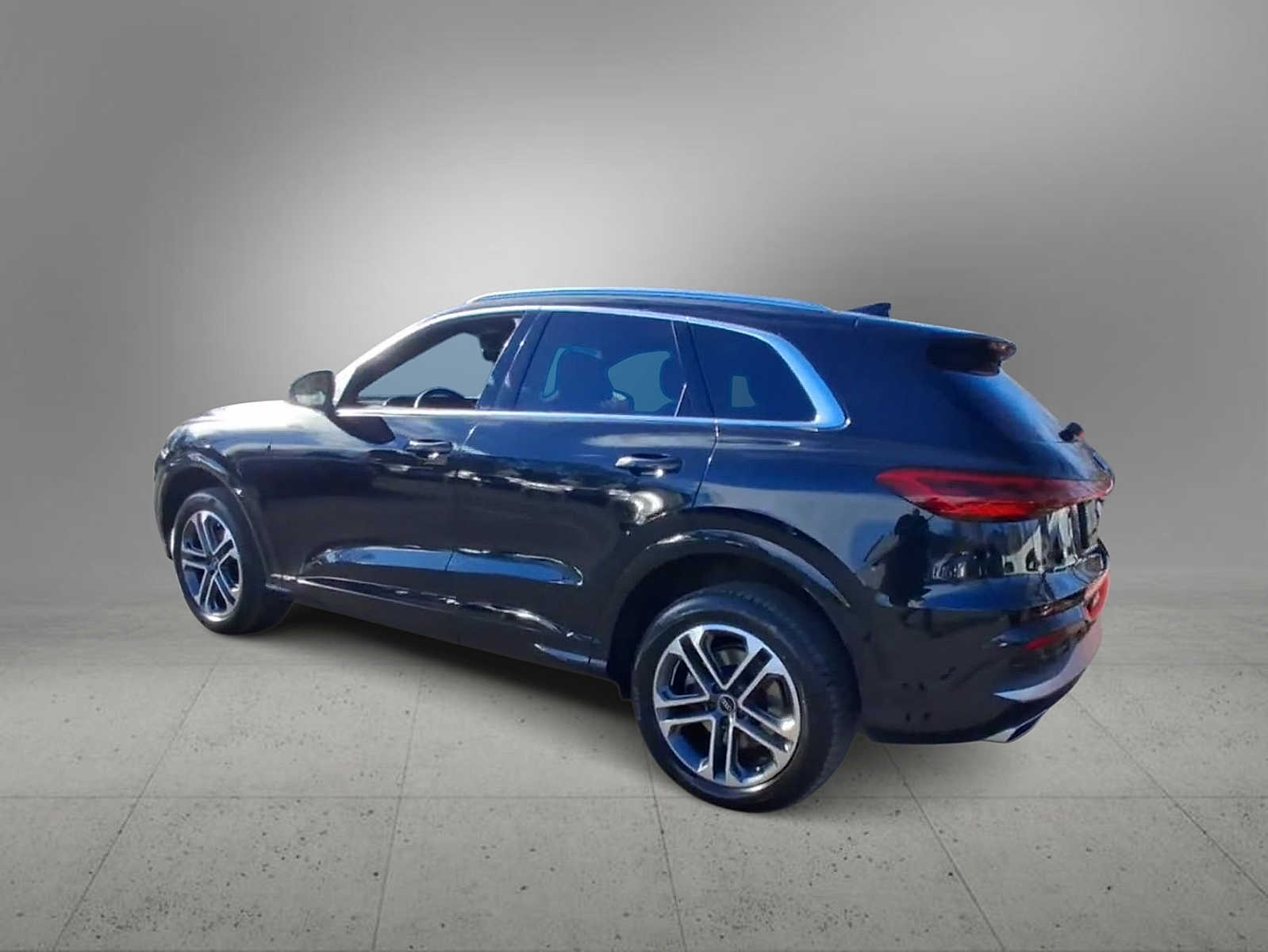 Thumbnail: 2025 Audi Q5 - 6