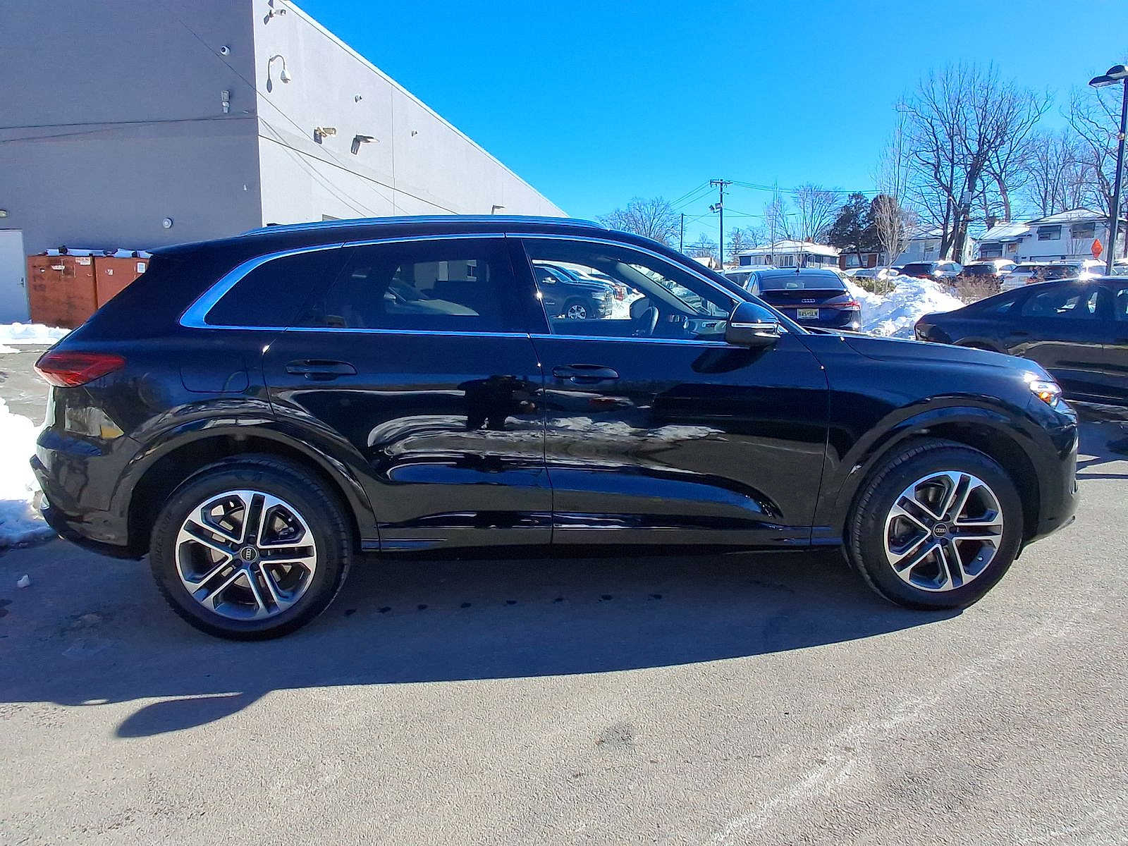 Thumbnail: 2025 Audi Q5 - 24