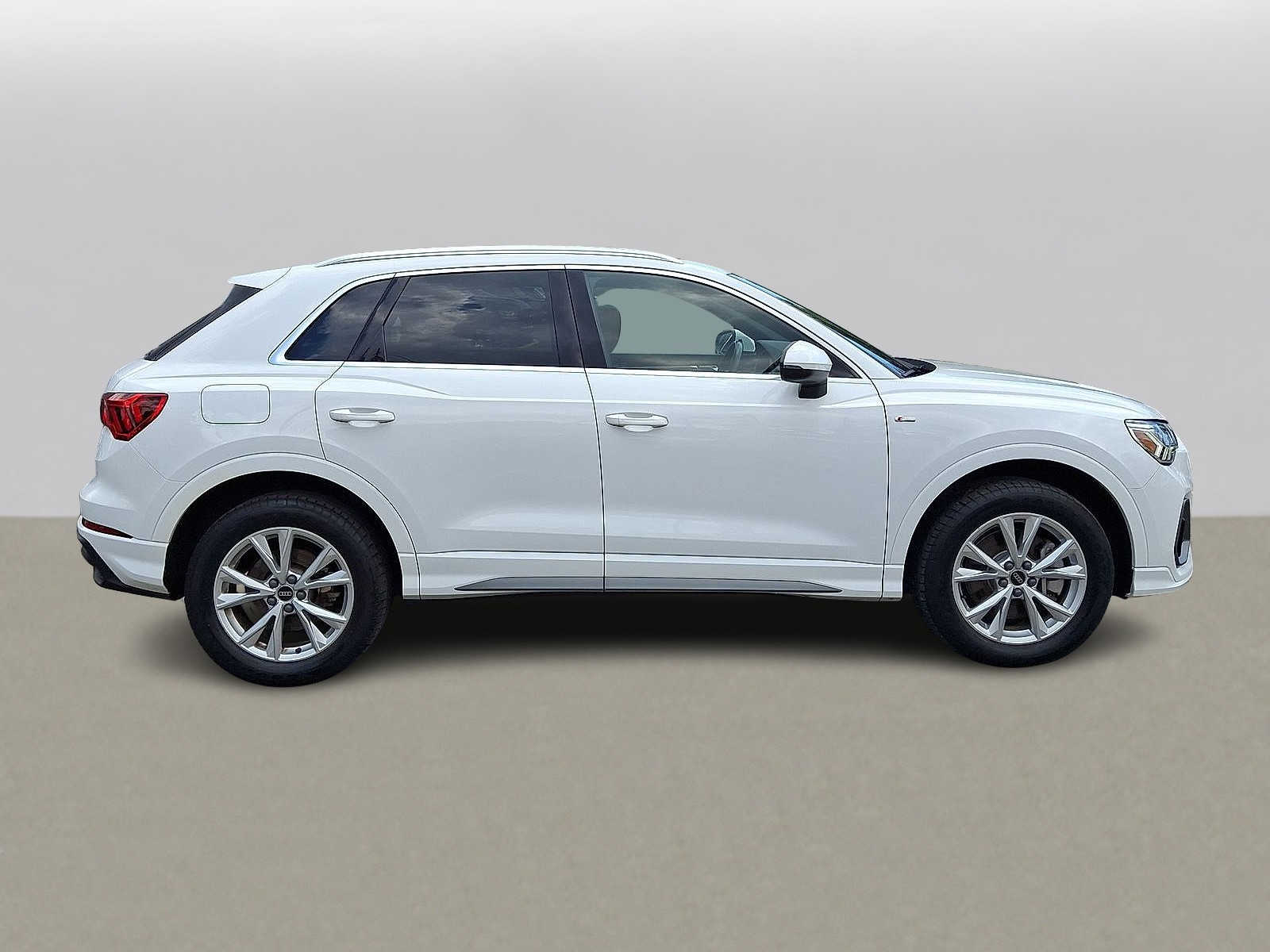 Thumbnail: 2024 Audi Q3 - 32