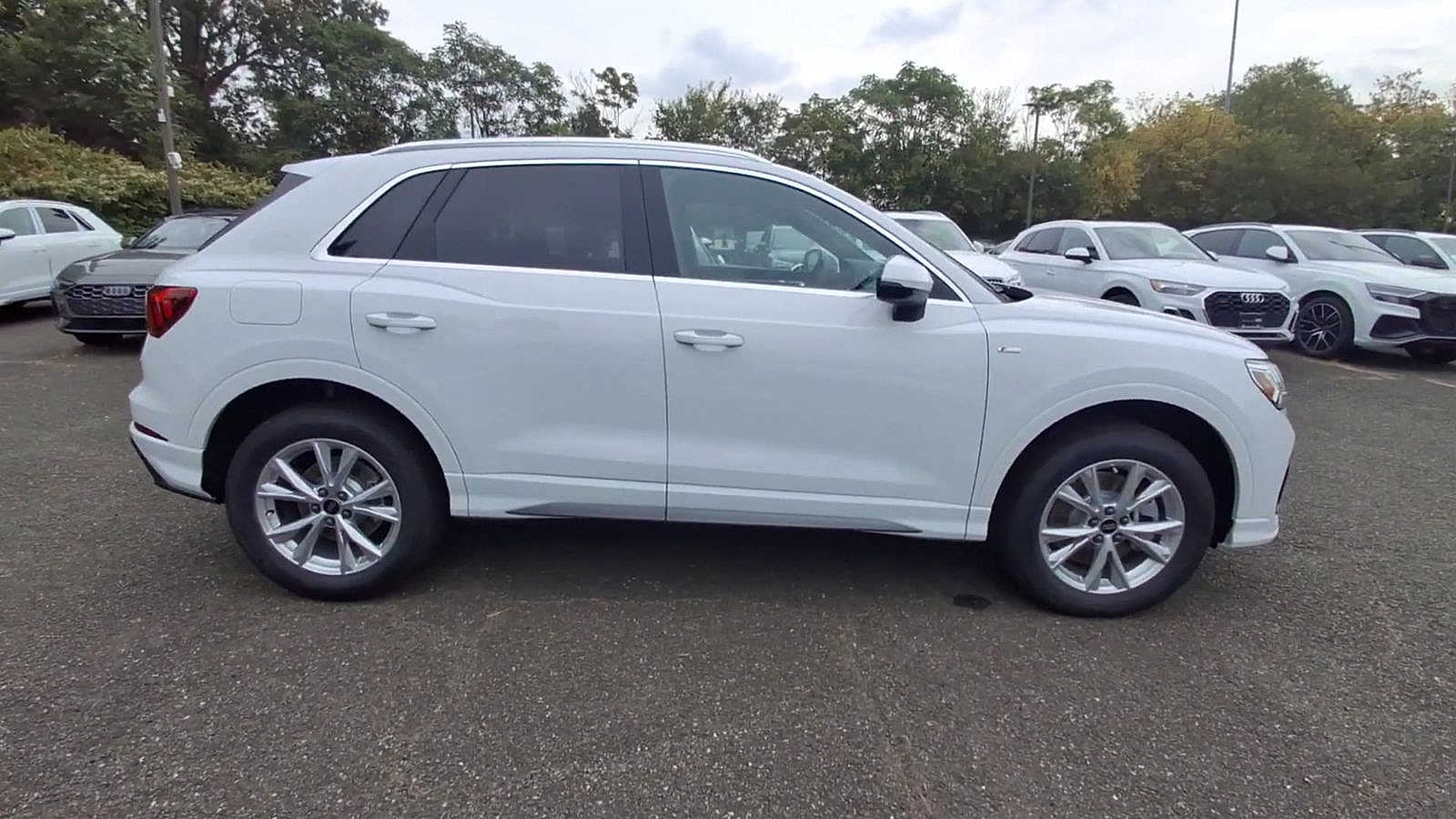 Thumbnail: 2025 Audi Q3 - 9