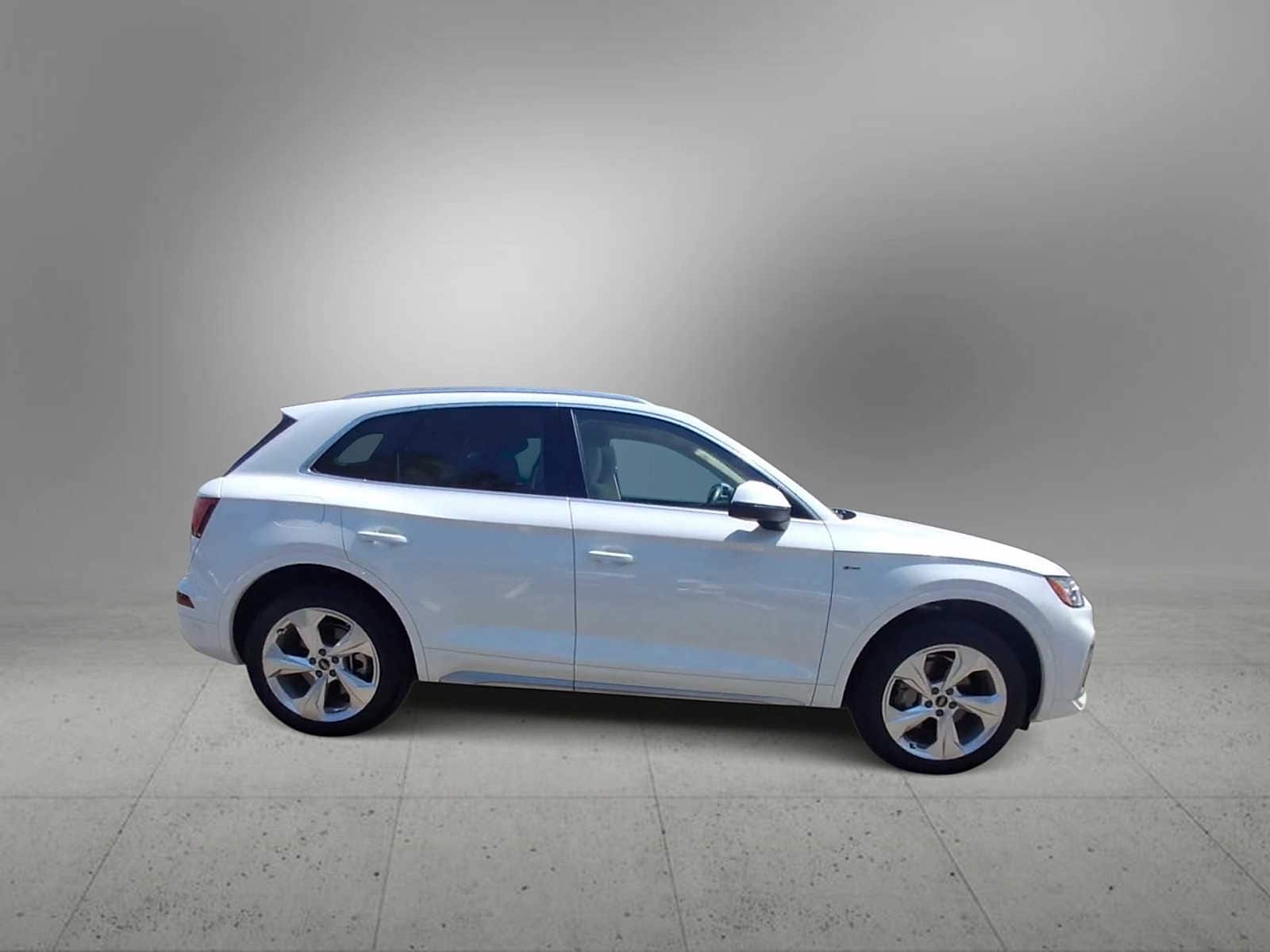 Thumbnail: 2022 Audi Q5 - 9