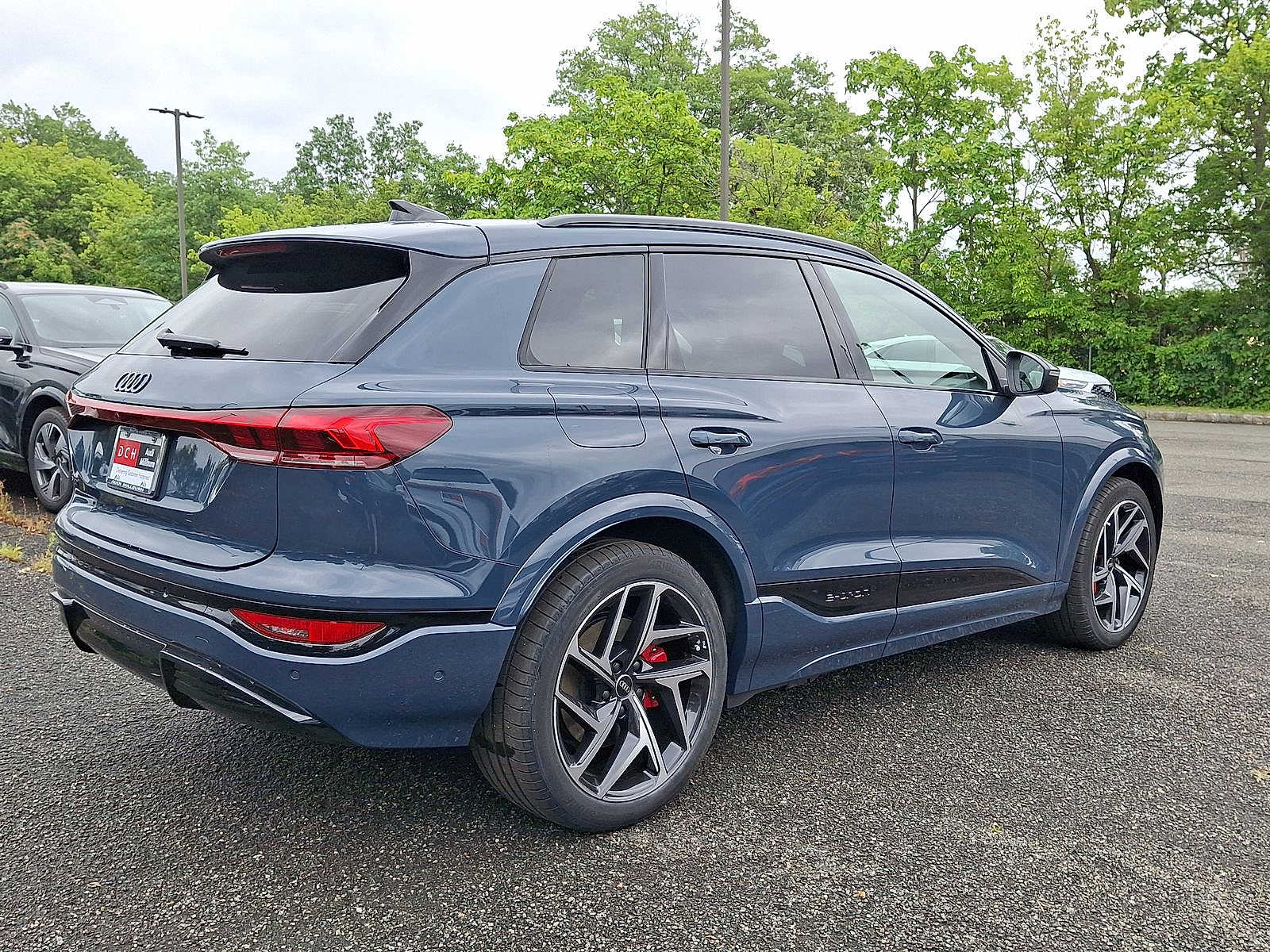 Thumbnail: 2025 Audi SQ6 e-tron - 12