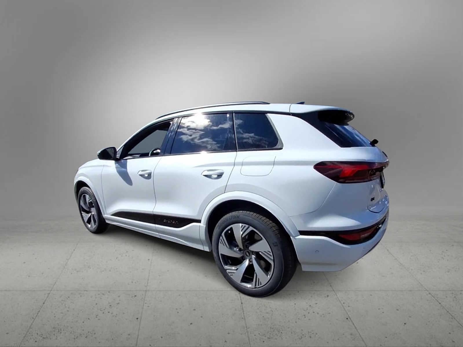 Thumbnail: 2025 Audi Q6 e-tron - 6