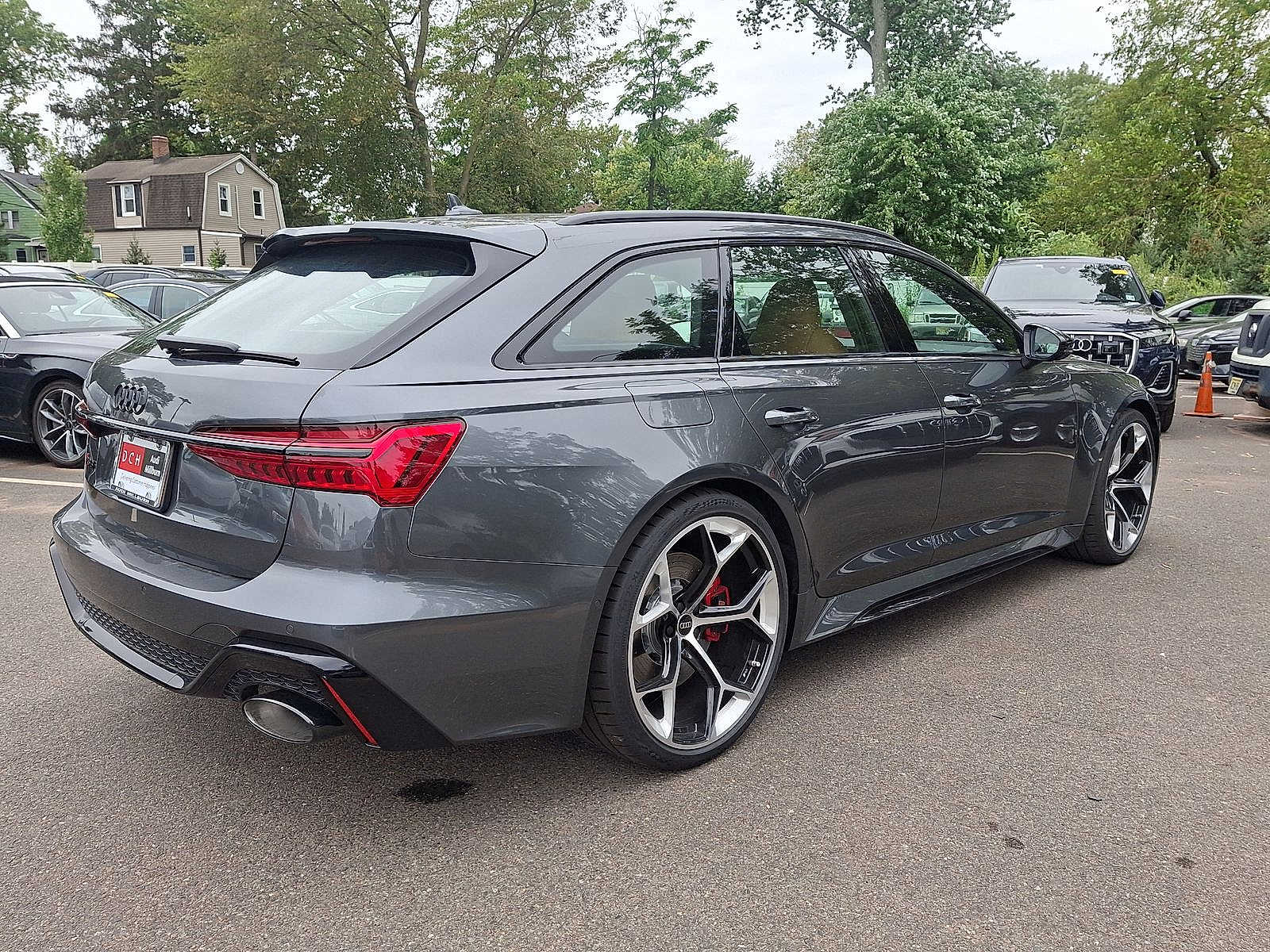 Thumbnail: 2025 Audi RS 6 - 12