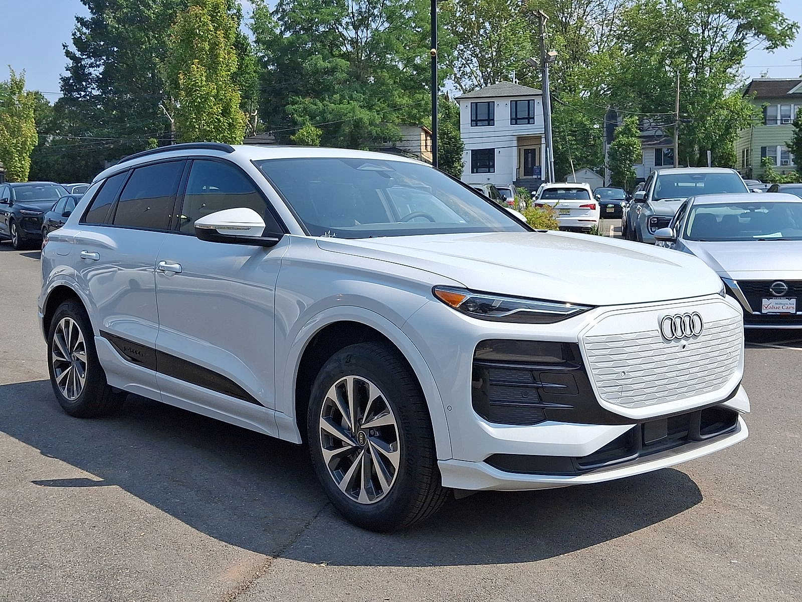 Thumbnail: 2025 Audi Q6 e-tron - 10