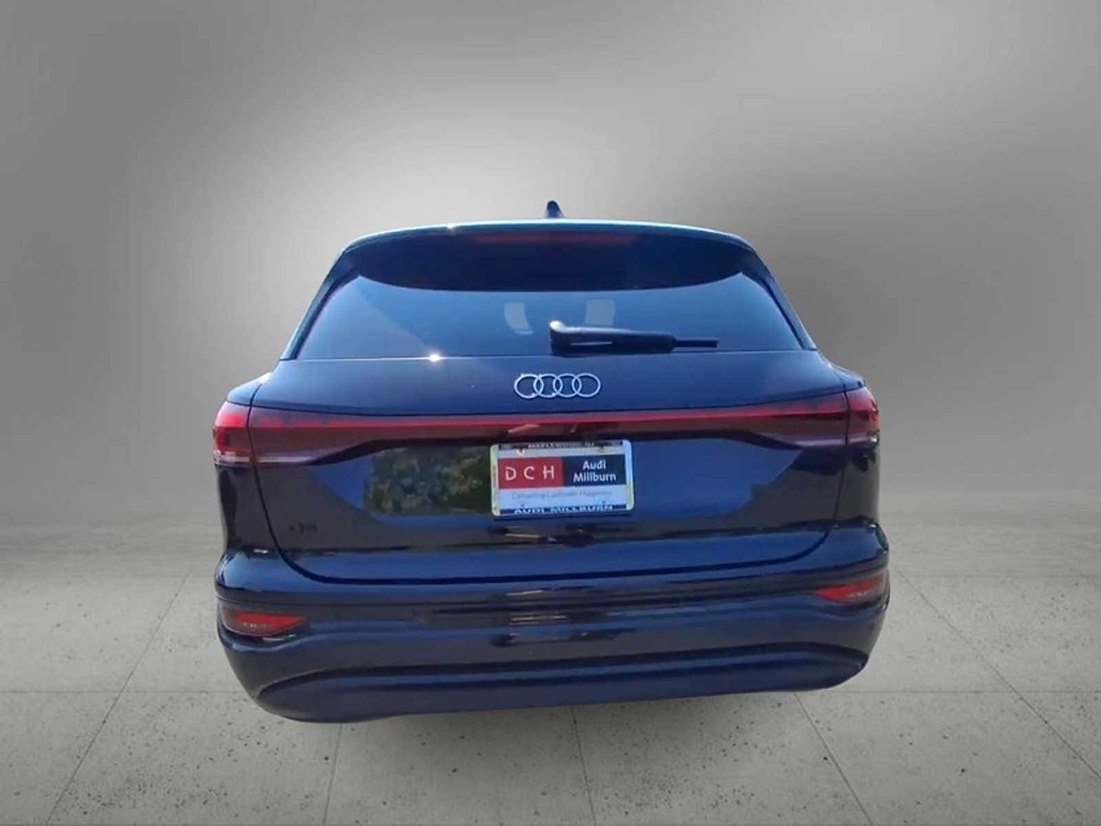 Thumbnail: 2025 Audi Q6 e-tron - 7