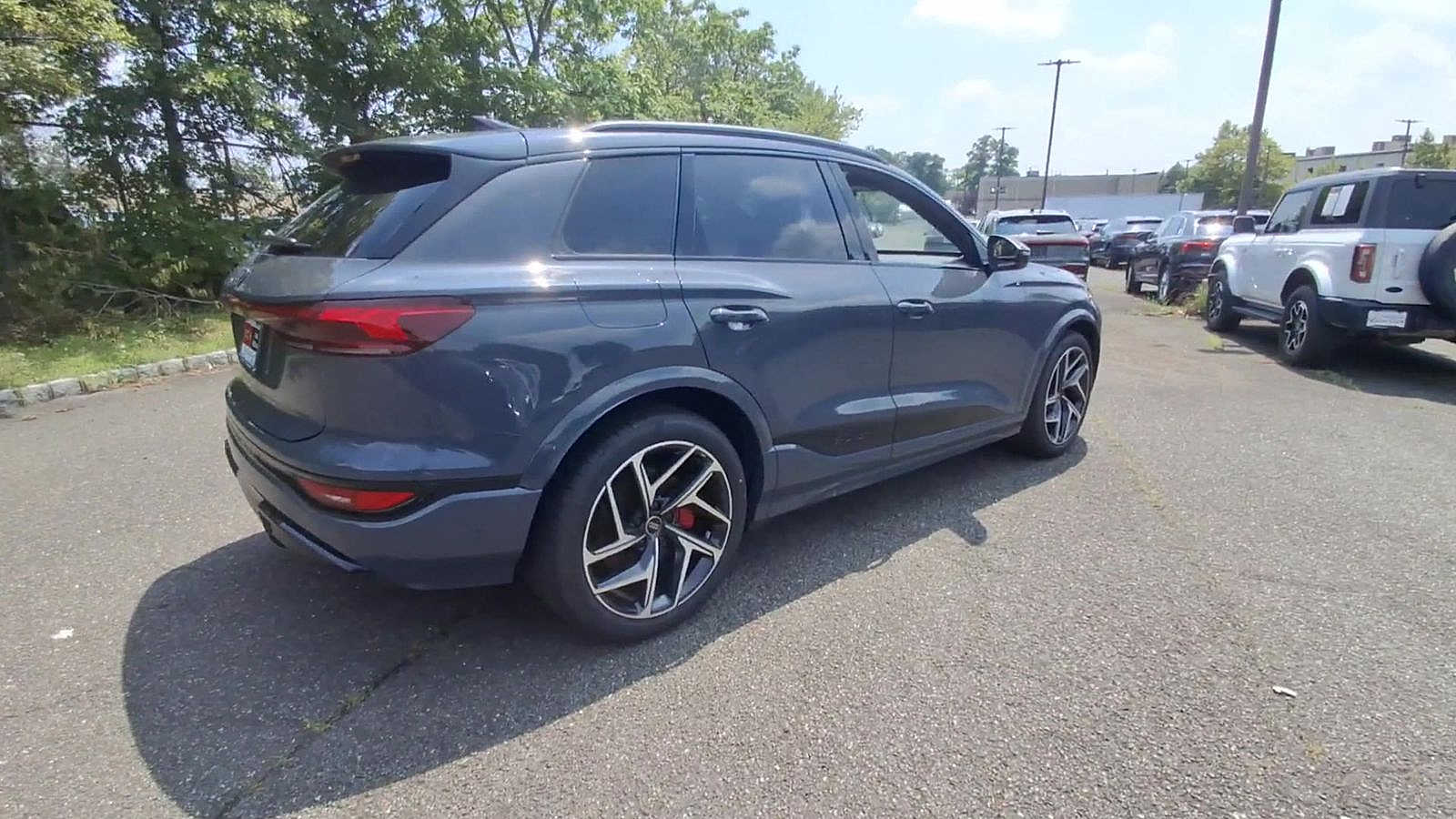 Thumbnail: 2025 Audi SQ6 e-tron - 8