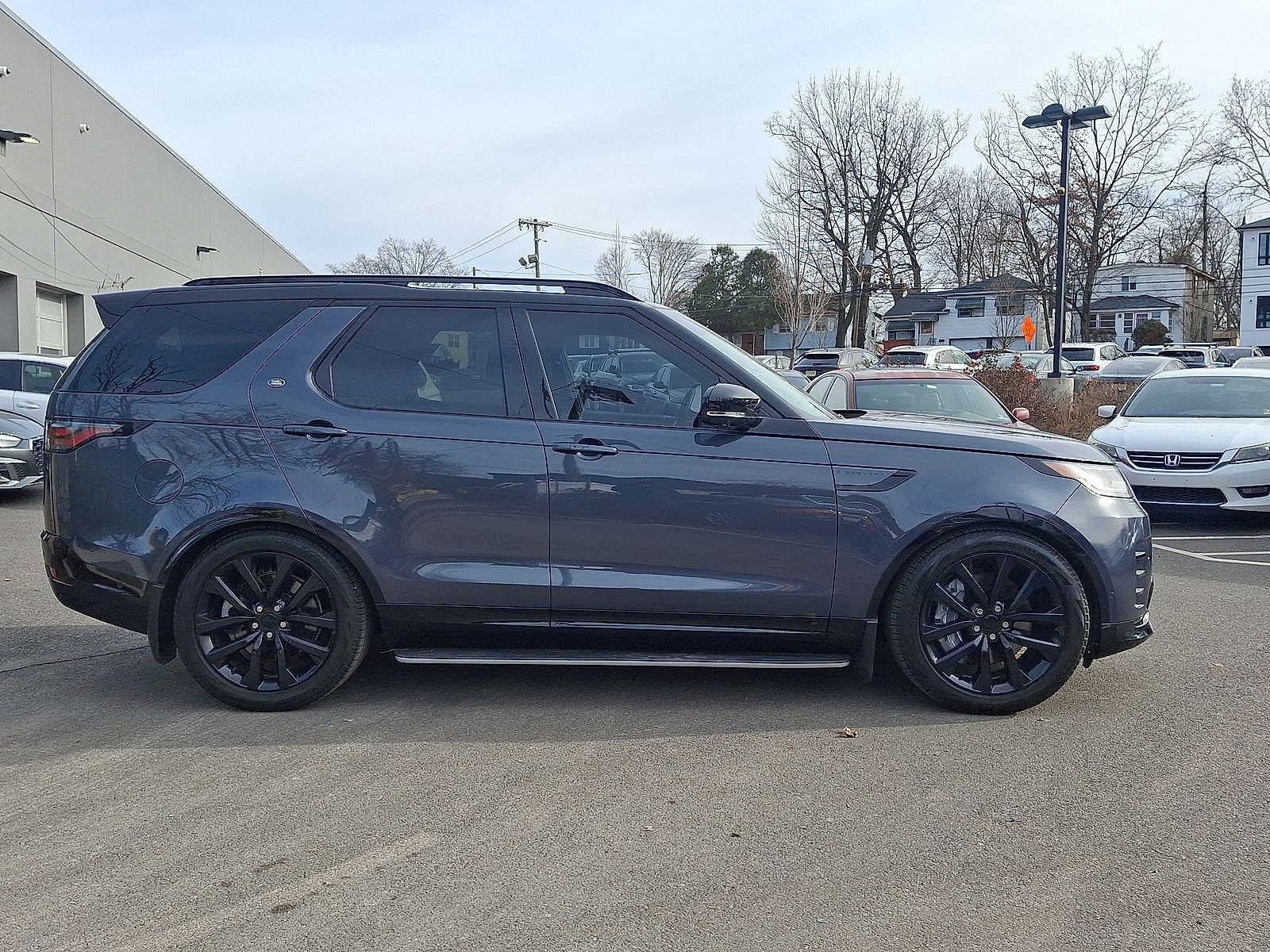 Thumbnail: 2024 Land Rover Discovery - 26