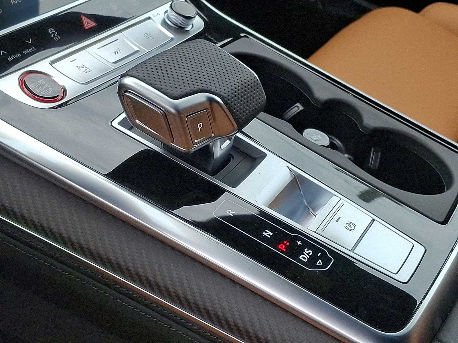 Thumbnail: 2026 Audi RS Q8 - 14