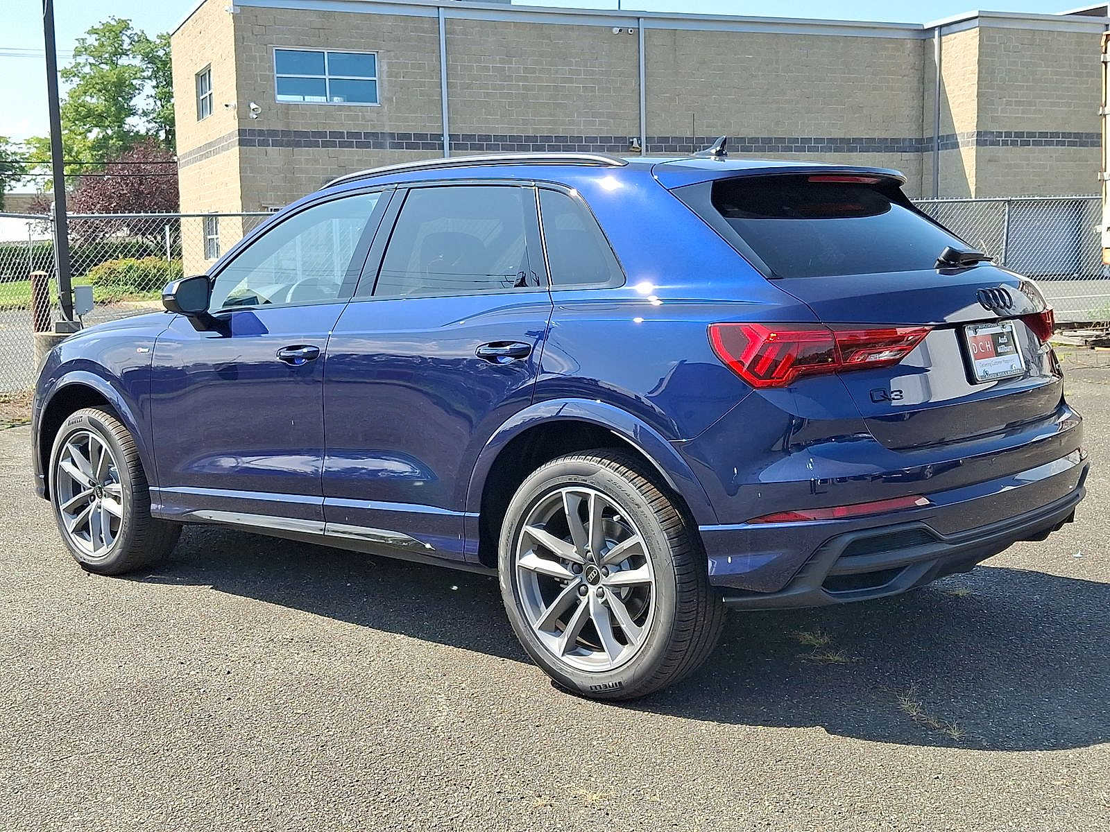 Thumbnail: 2025 Audi Q3 - 11