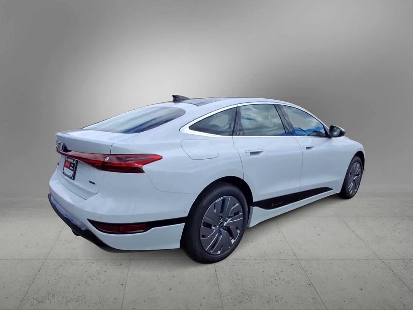 Thumbnail: 2025 Audi e-tron S - 8