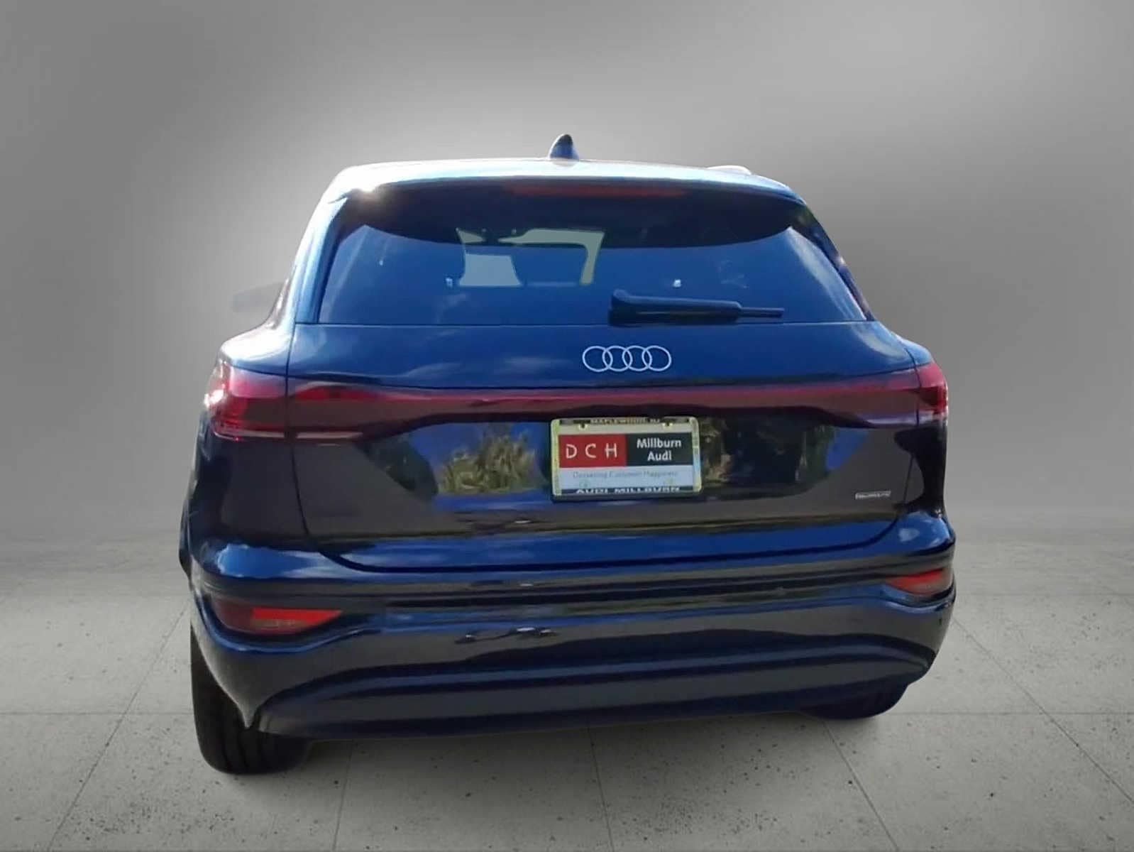 Thumbnail: 2025 Audi Q6 e-tron - 7