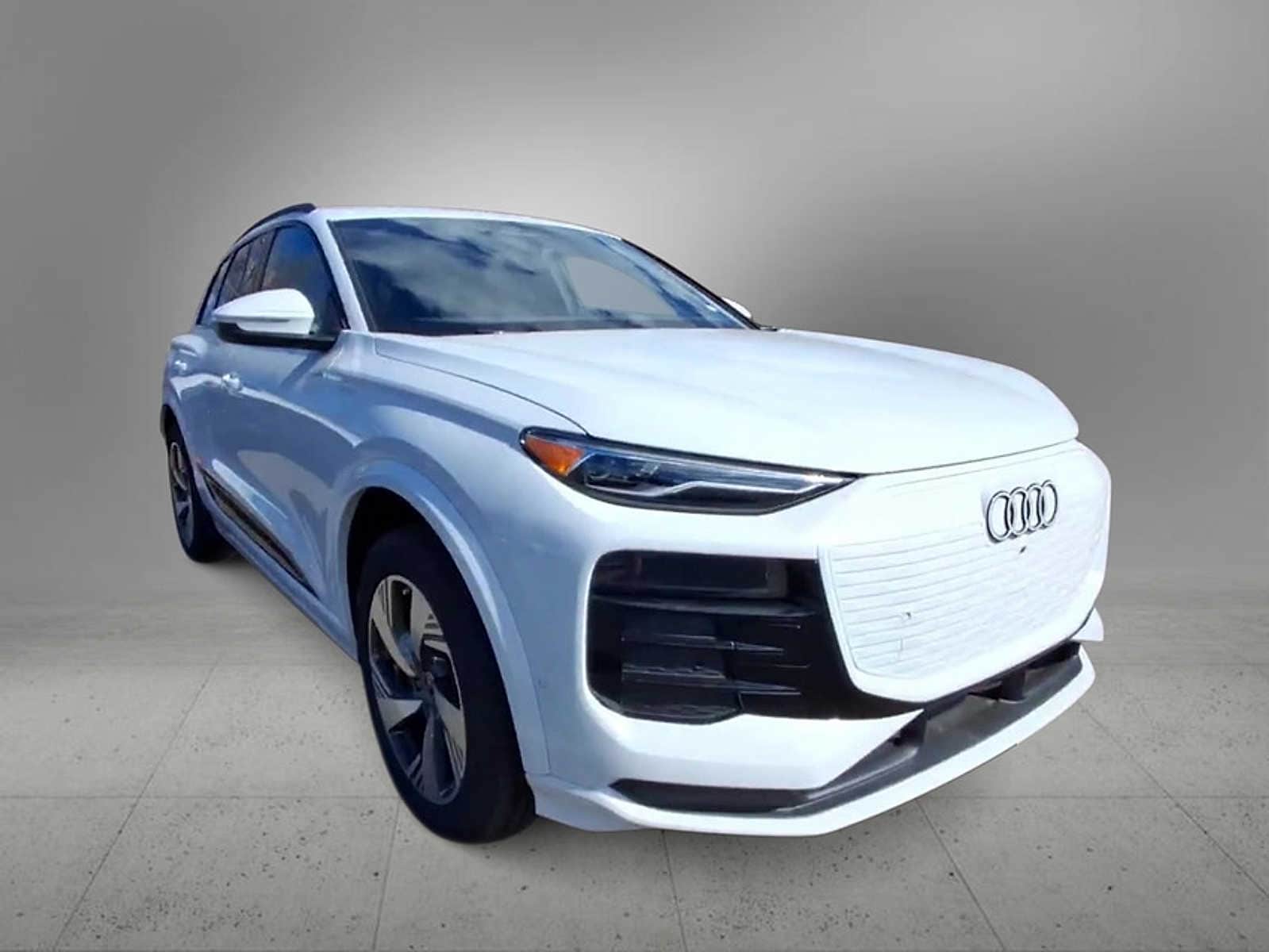 Thumbnail: 2025 Audi Q6 e-tron - 2