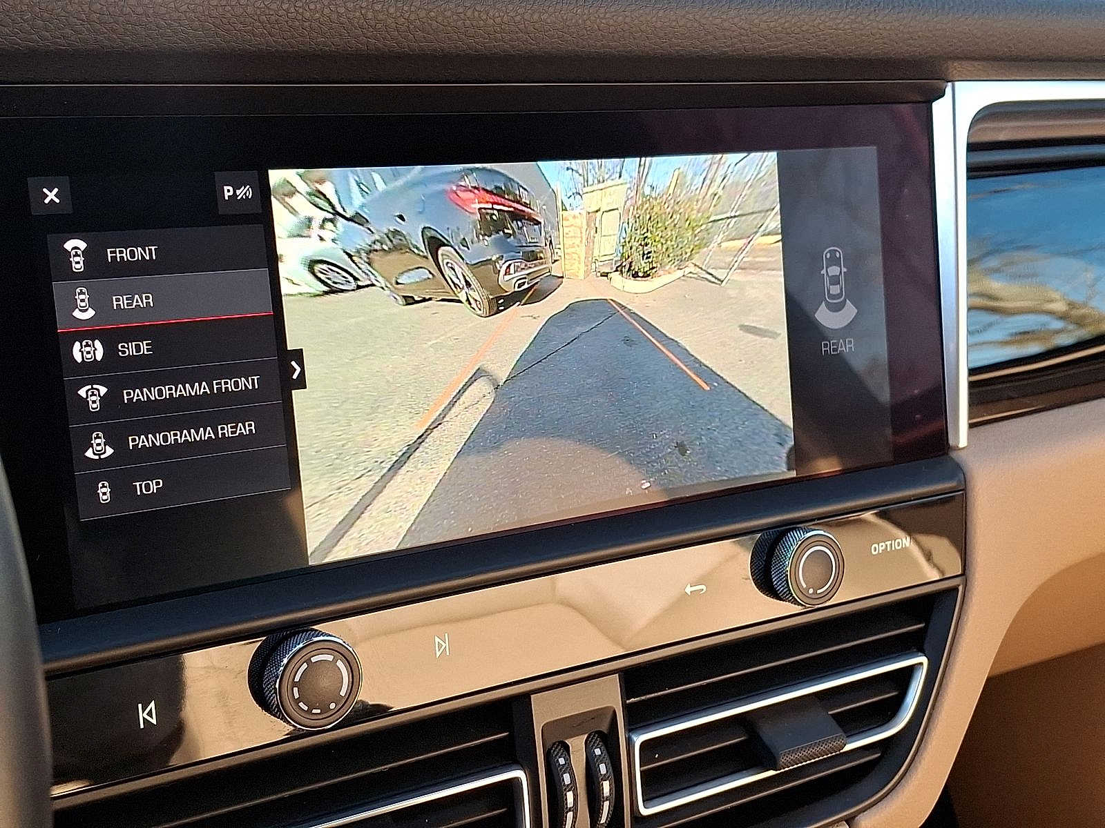 Thumbnail: 2024 Porsche Macan - 15