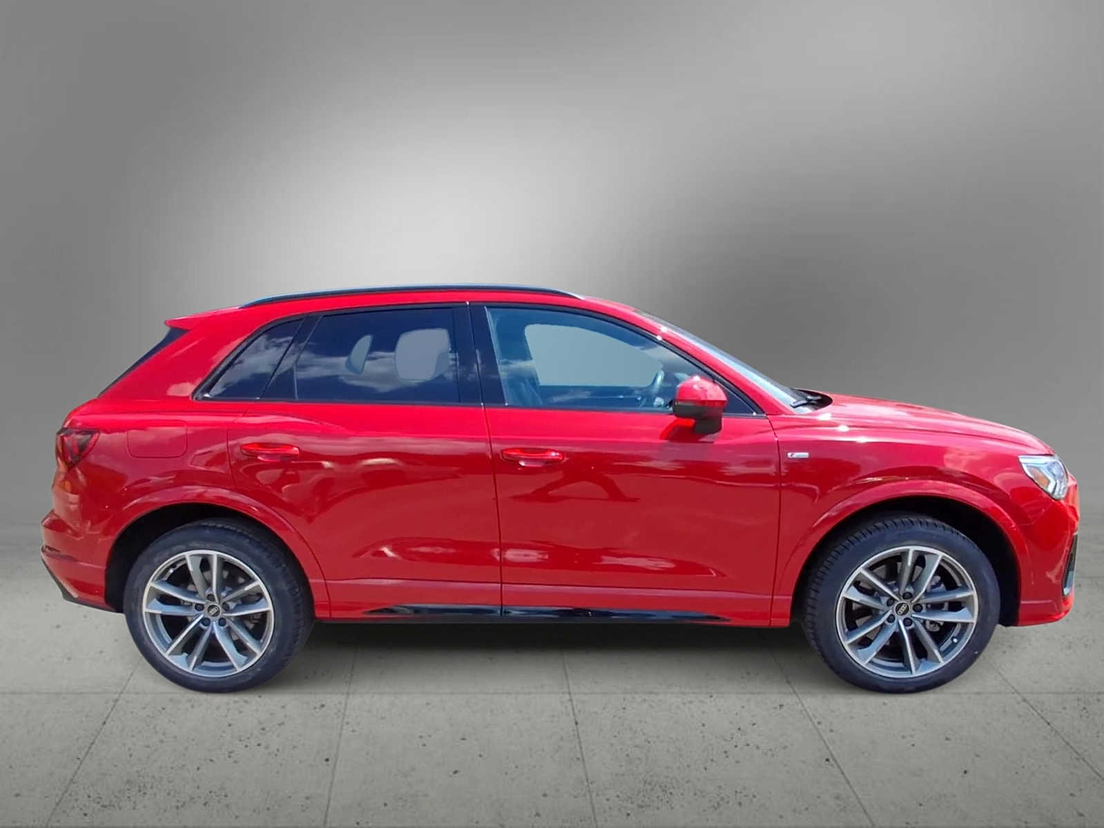 Thumbnail: 2024 Audi Q3 - 9