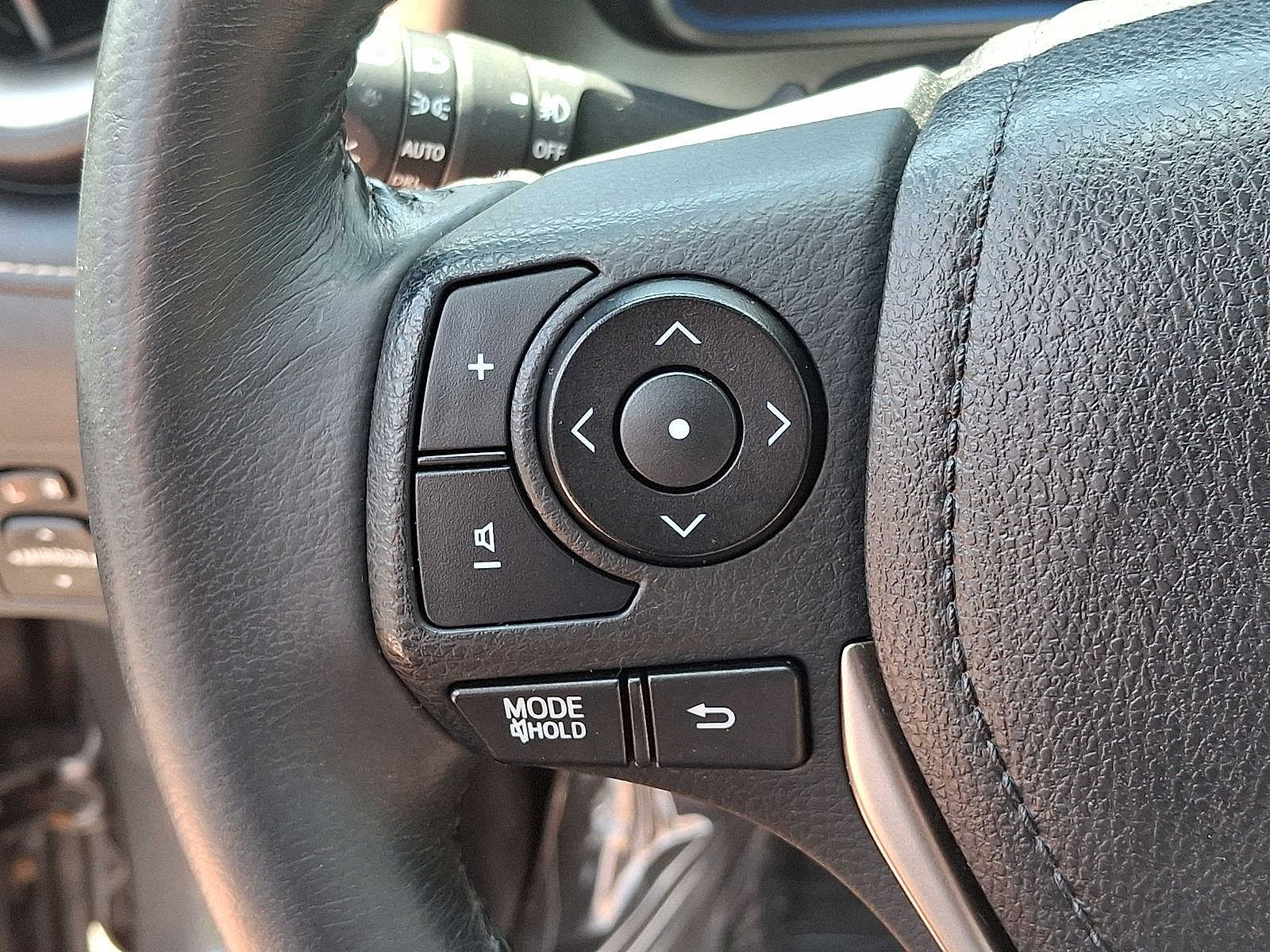 Thumbnail: 2013 Toyota RAV4 - 16