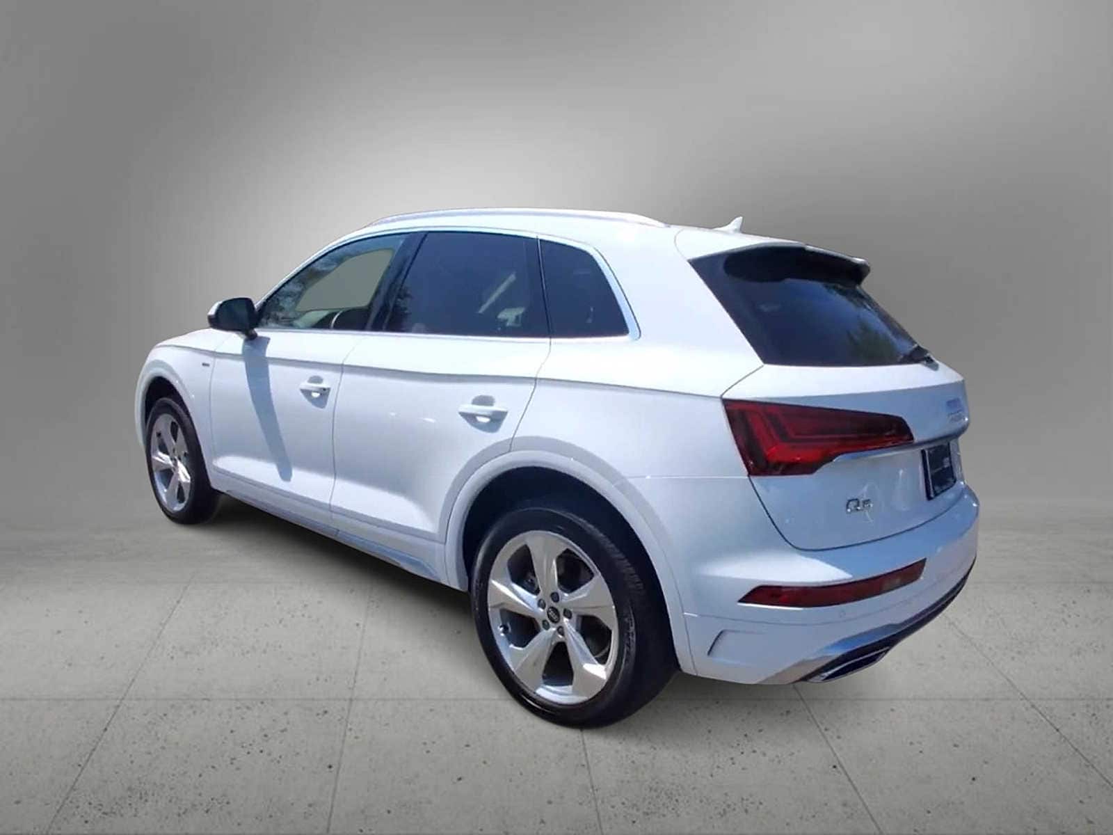 Thumbnail: 2022 Audi Q5 - 6