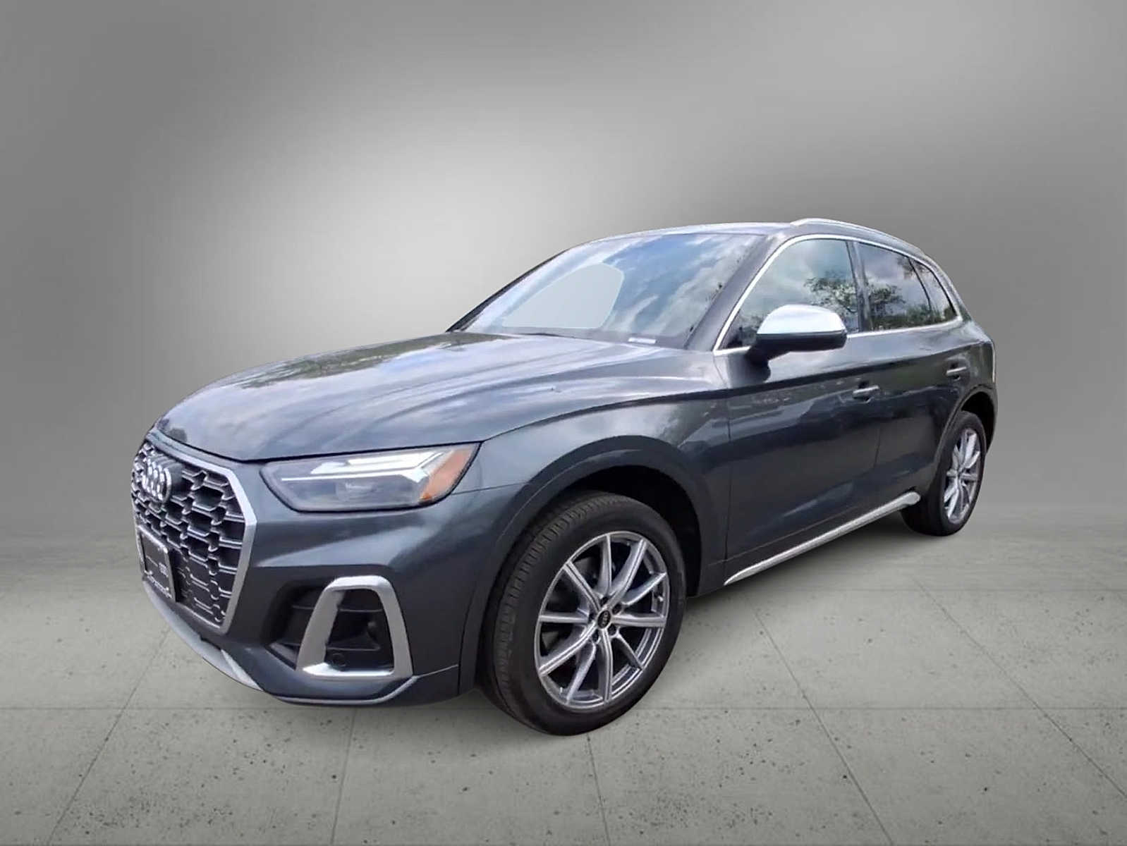 Thumbnail: 2023 Audi SQ5 - 4