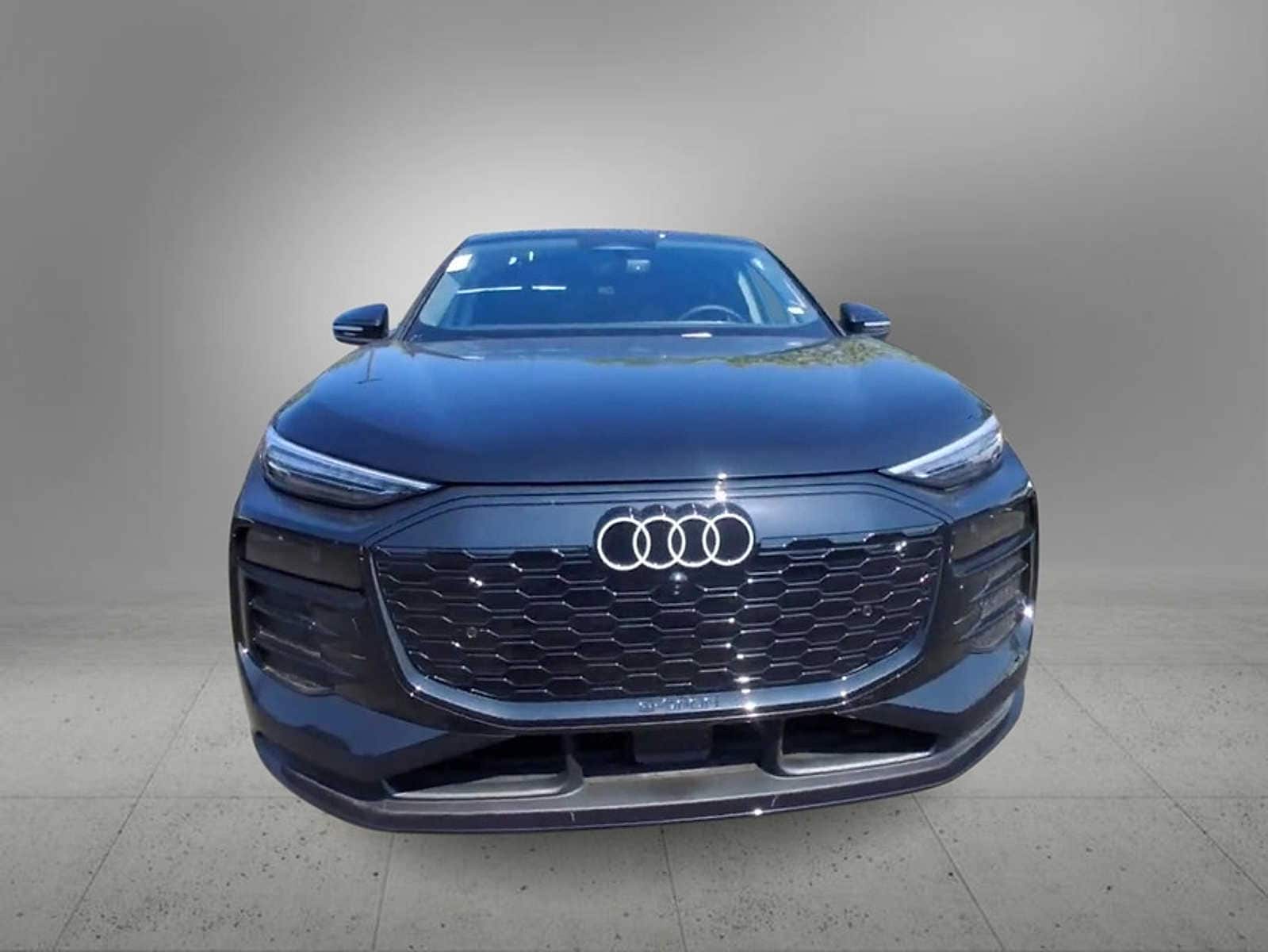 Thumbnail: 2025 Audi Q6 e-tron - 3