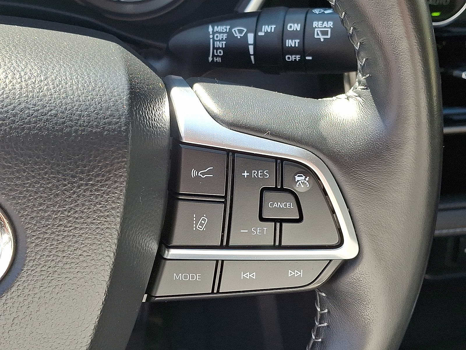 Thumbnail: 2020 Toyota Highlander - 17