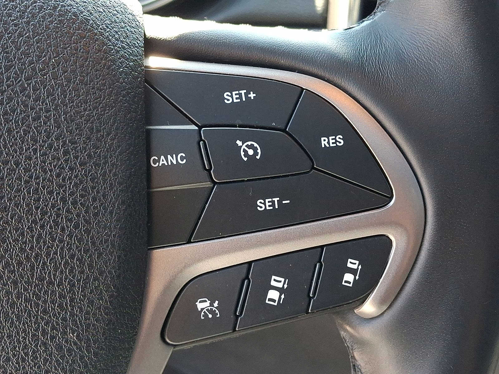 Thumbnail: 2018 Jeep Grand Cherokee - 24