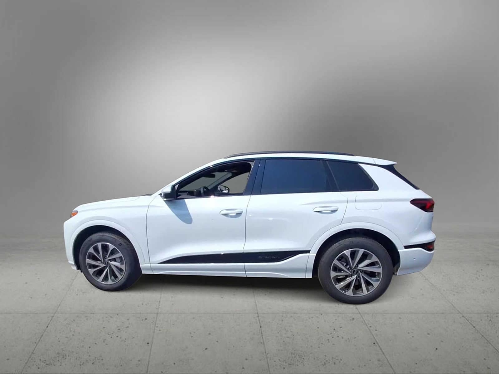 Thumbnail: 2025 Audi Q6 e-tron - 5