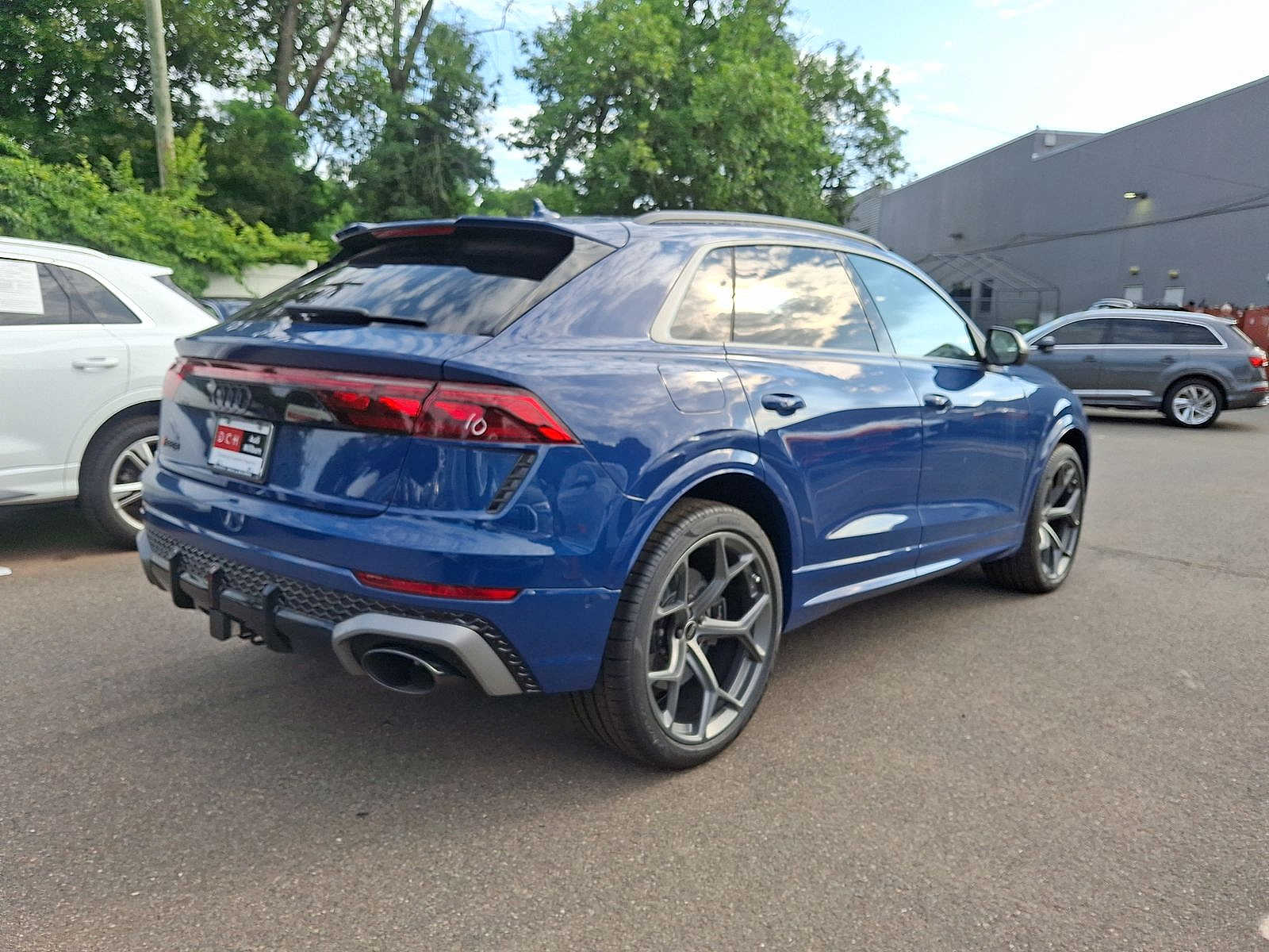 Thumbnail: 2025 Audi RS Q8 - 4