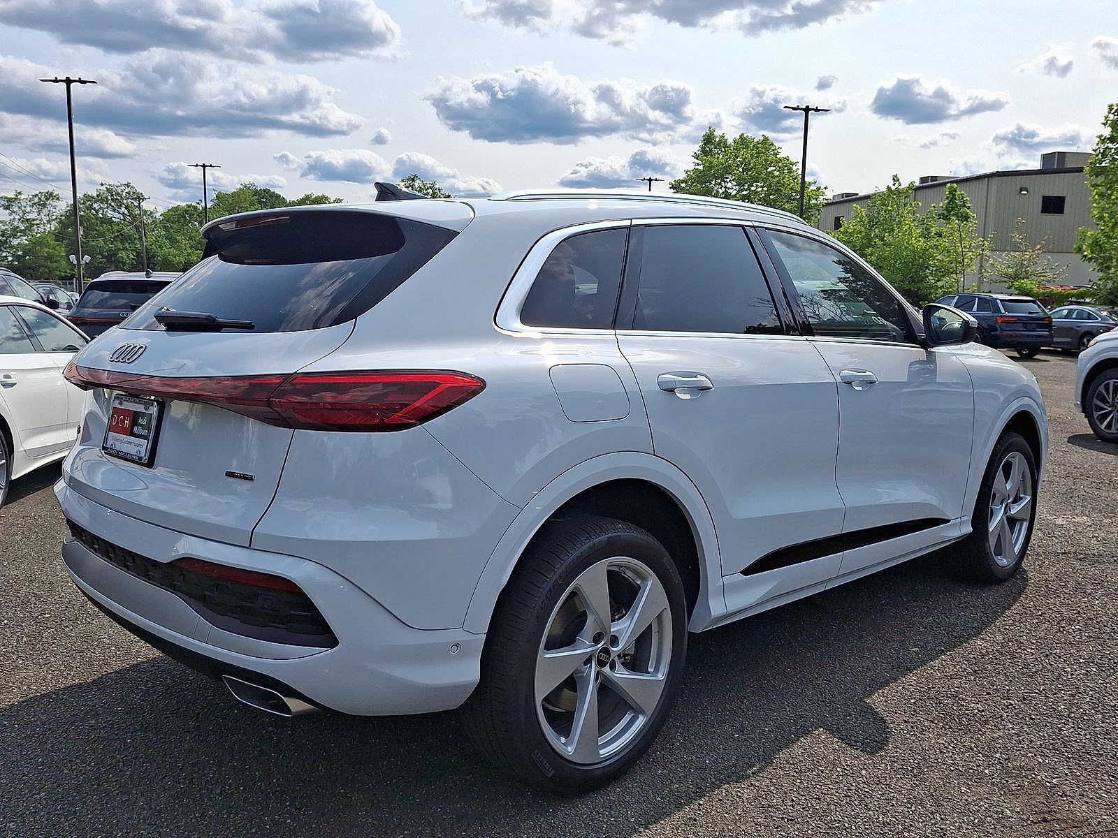 Thumbnail: 2025 Audi Q5 - 12