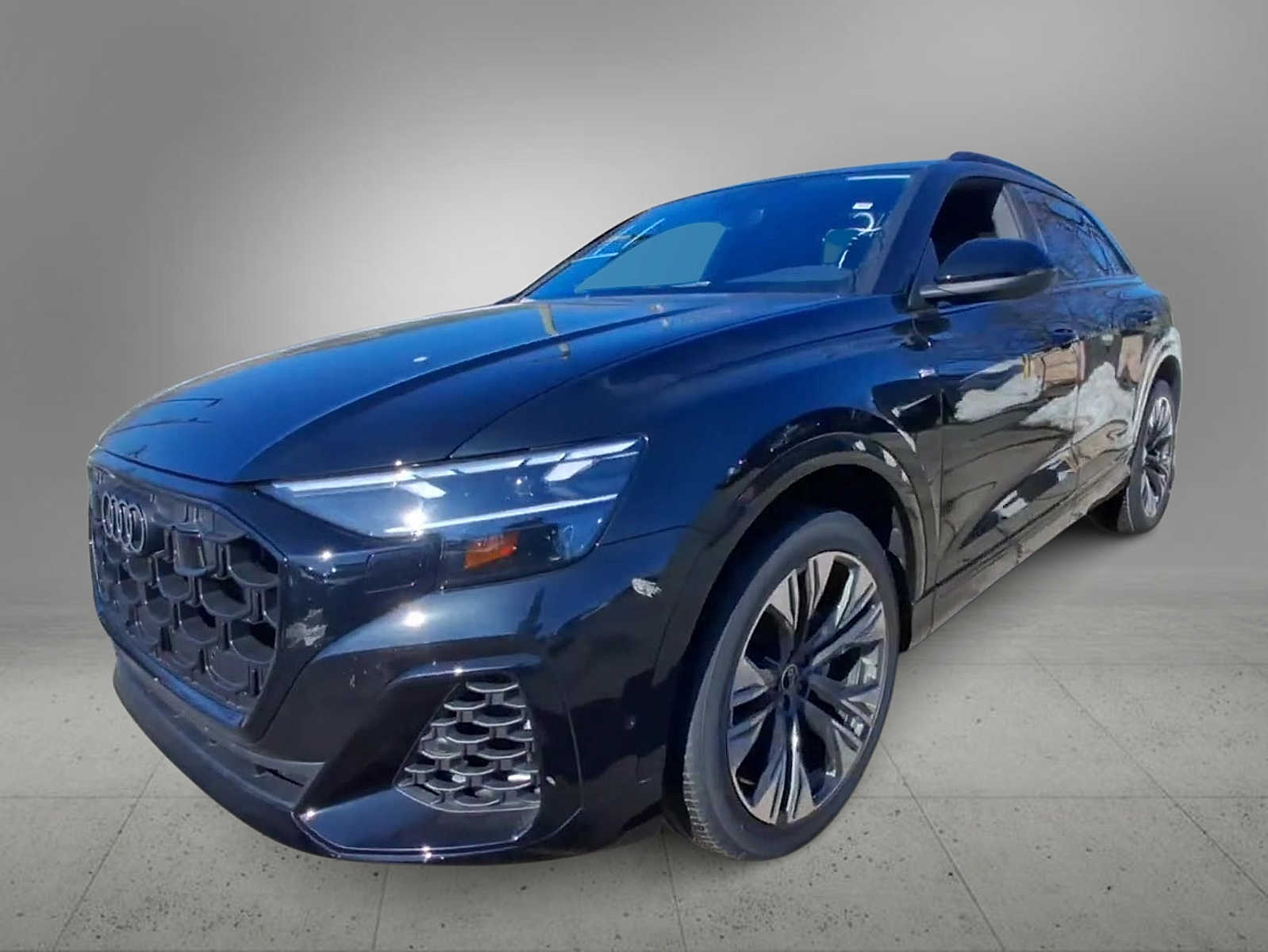 Thumbnail: 2026 Audi Q8 - 4