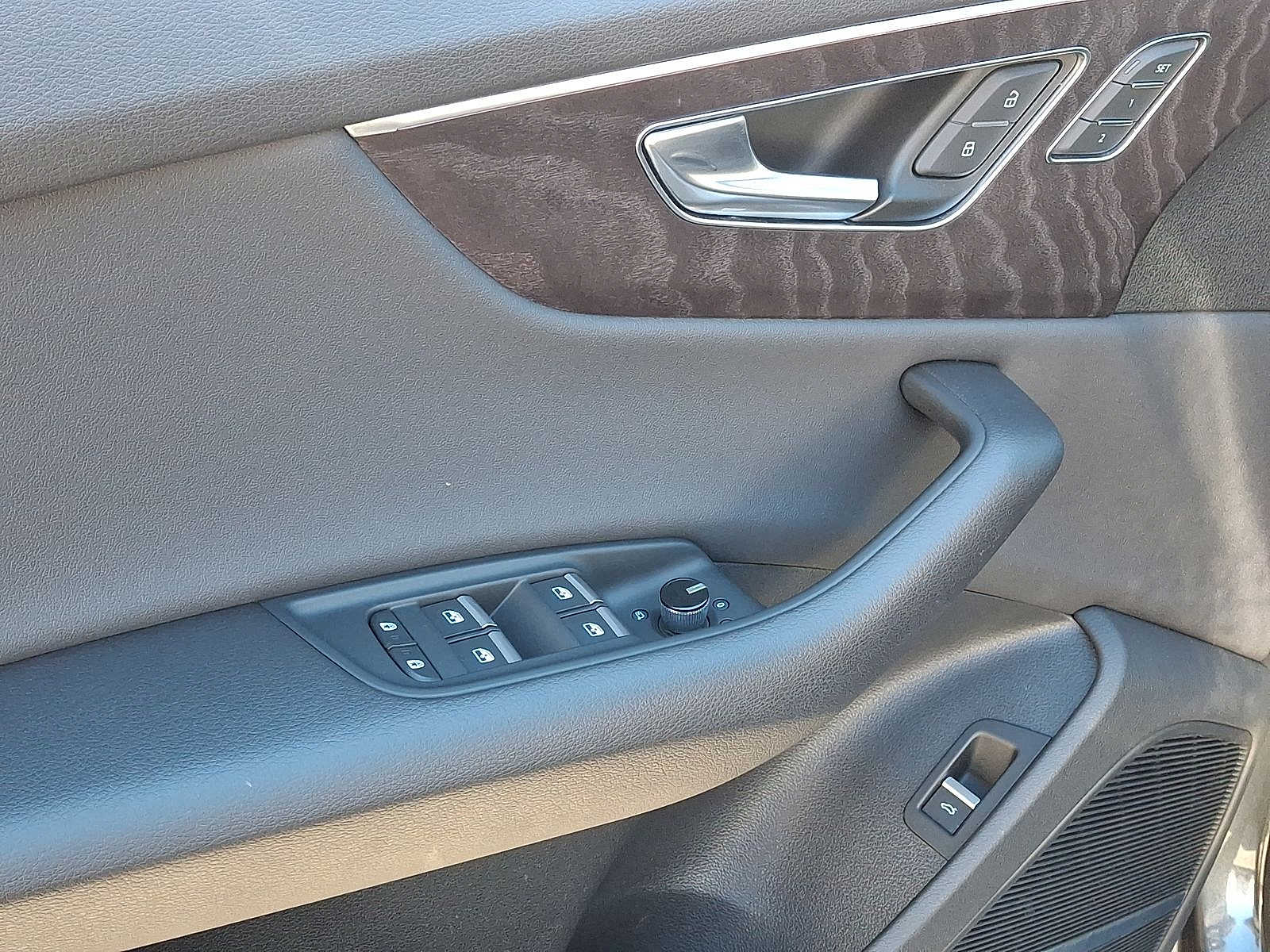 Thumbnail: 2021 Audi Q8 - 10