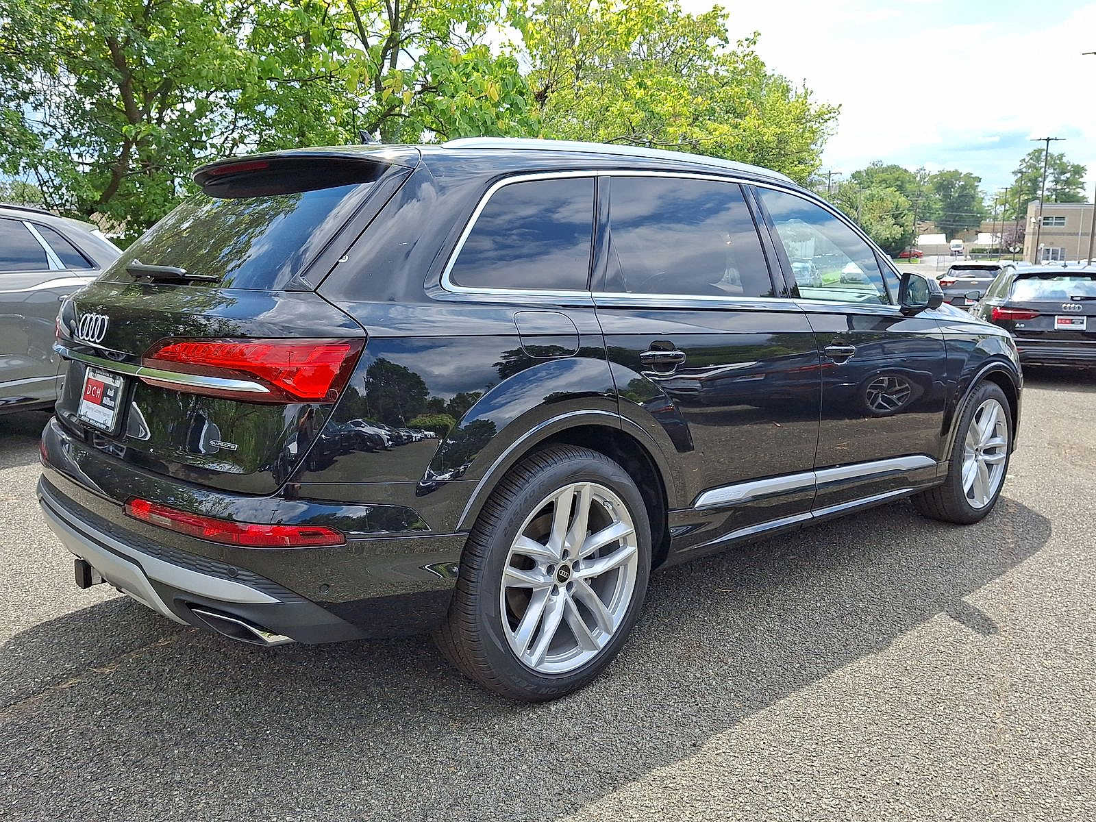 Thumbnail: 2025 Audi Q7 - 12