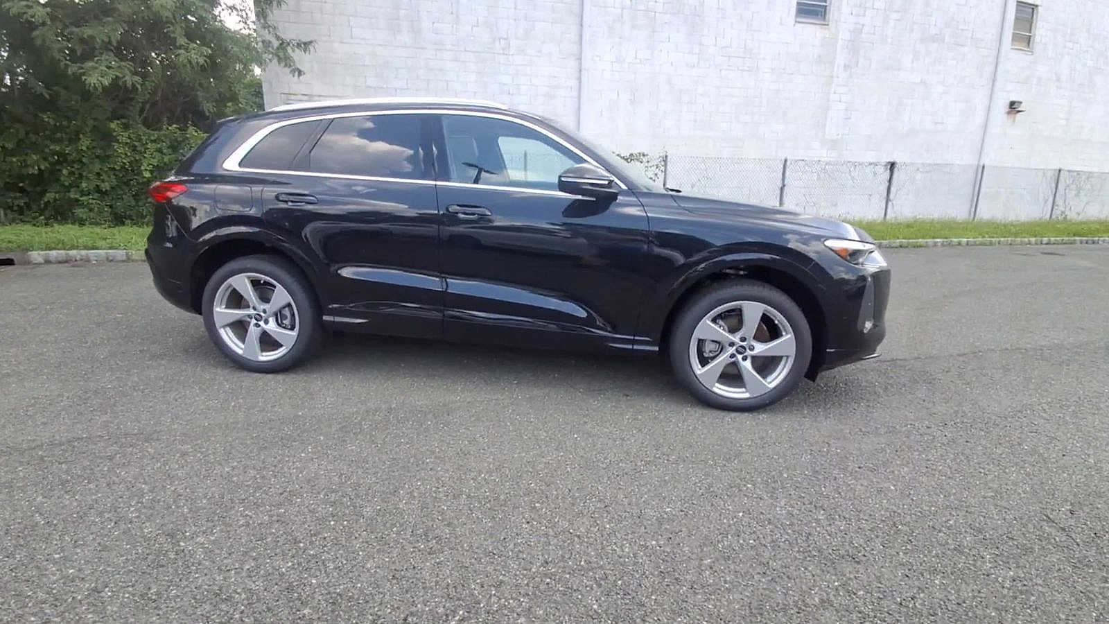 Thumbnail: 2025 Audi Q5 - 9