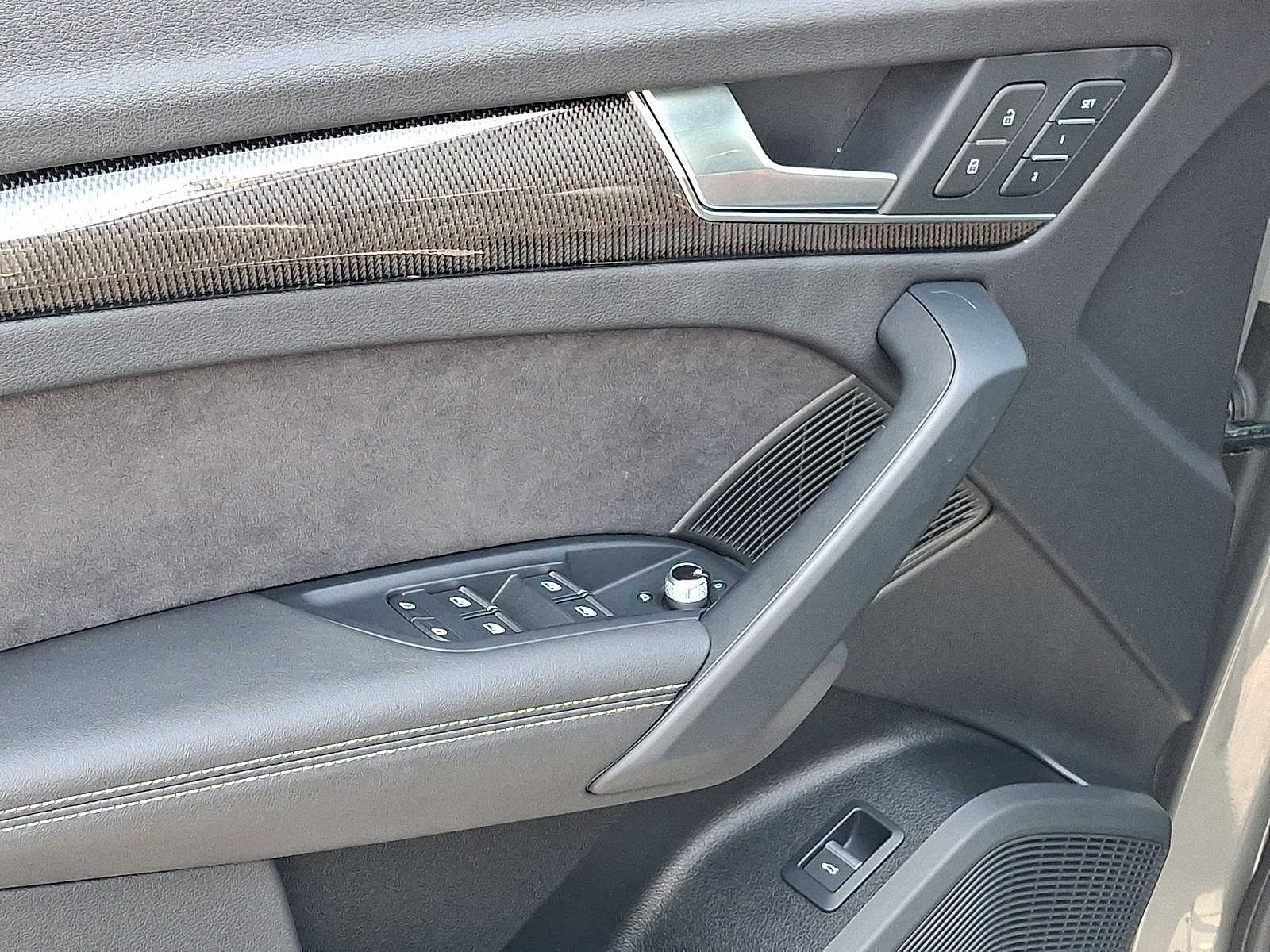 Thumbnail: 2023 Audi SQ5 - 10