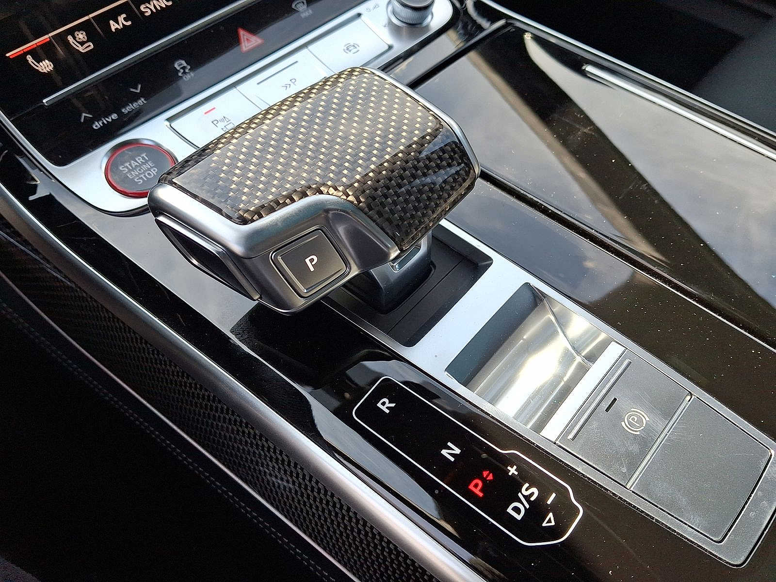 Thumbnail: 2025 Audi S8 - 13