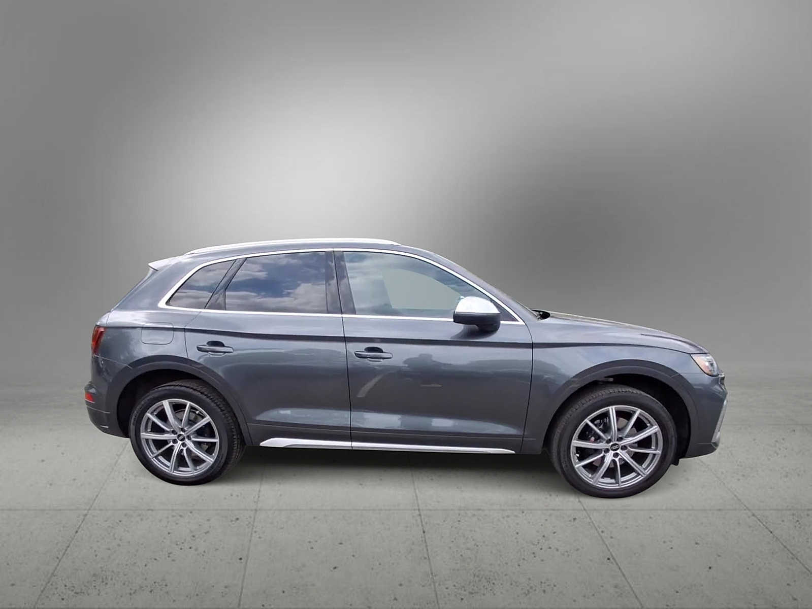 Thumbnail: 2023 Audi SQ5 - 9