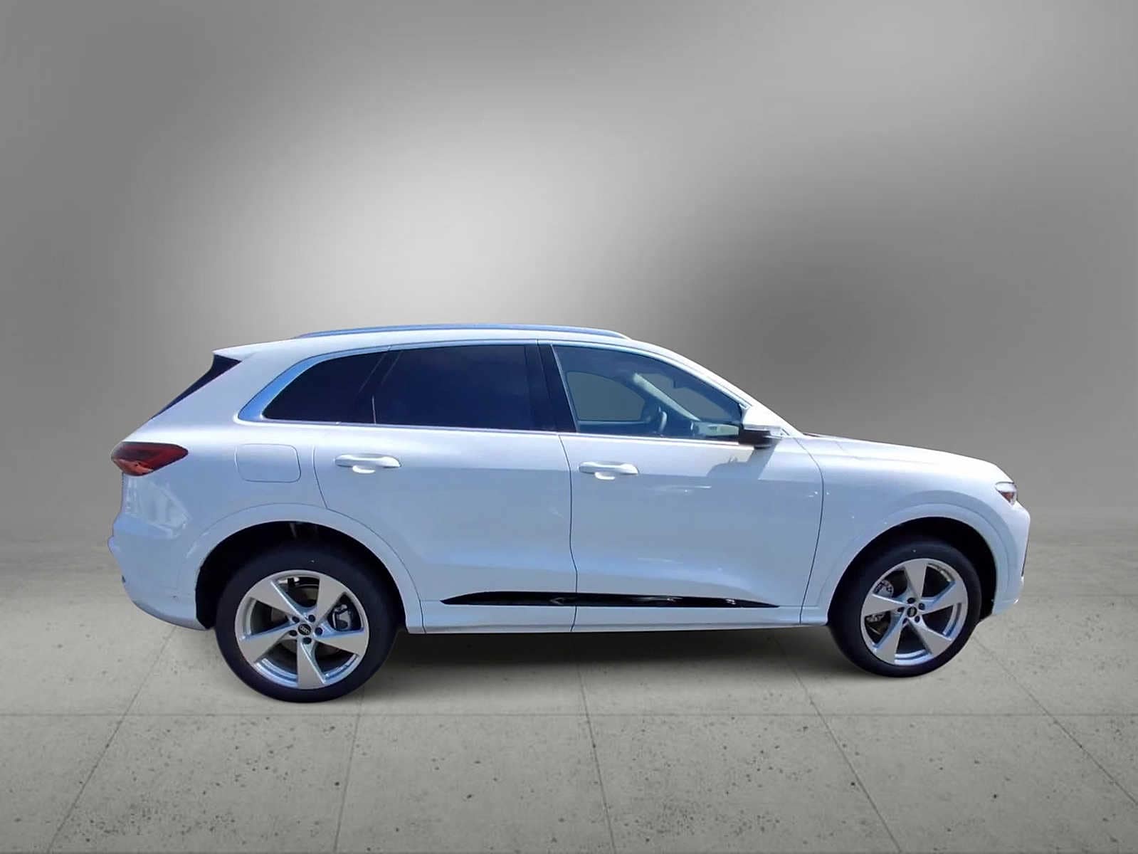 Thumbnail: 2025 Audi Q5 - 9