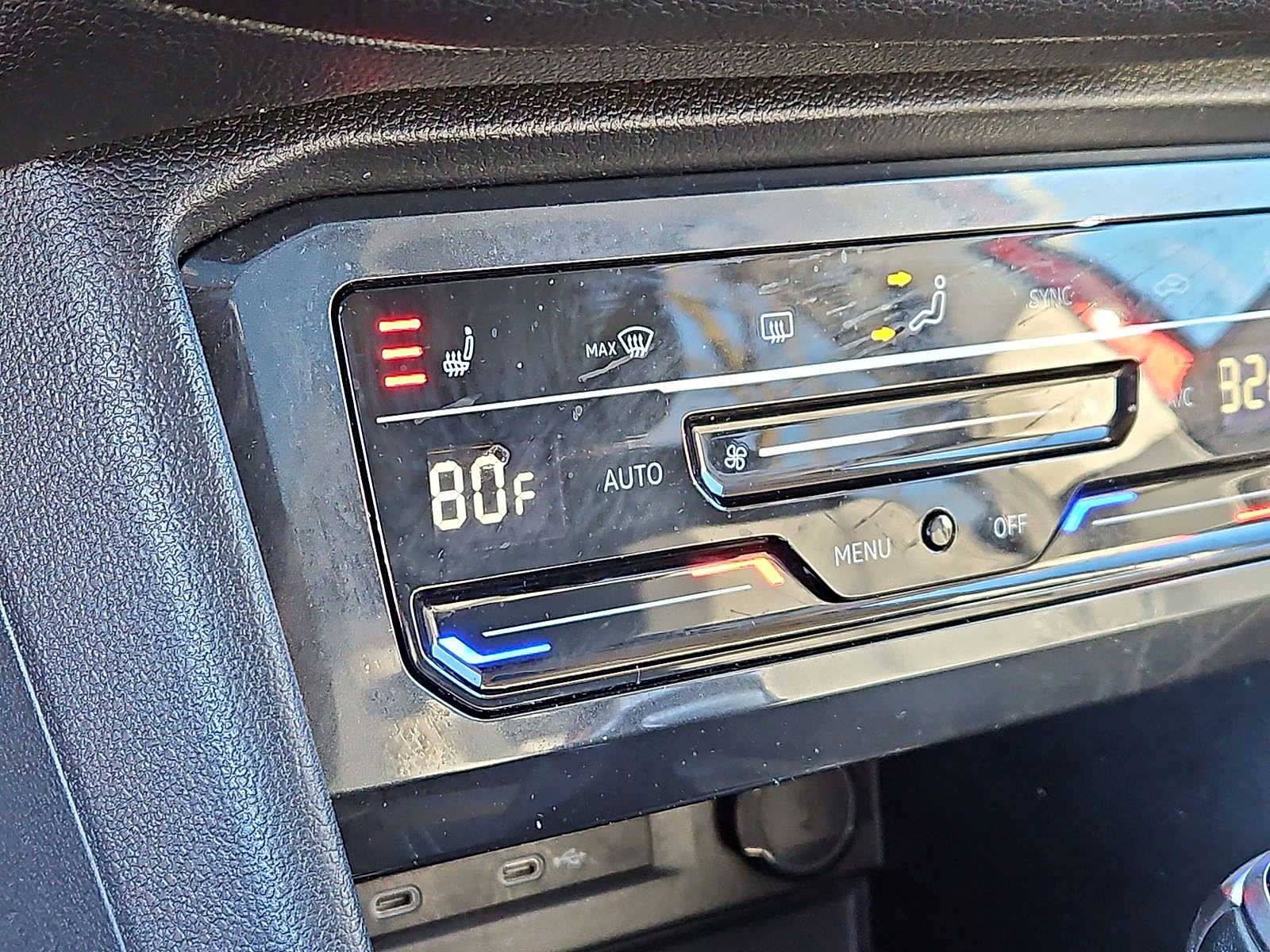 Thumbnail: 2022 Volkswagen Tiguan - 19