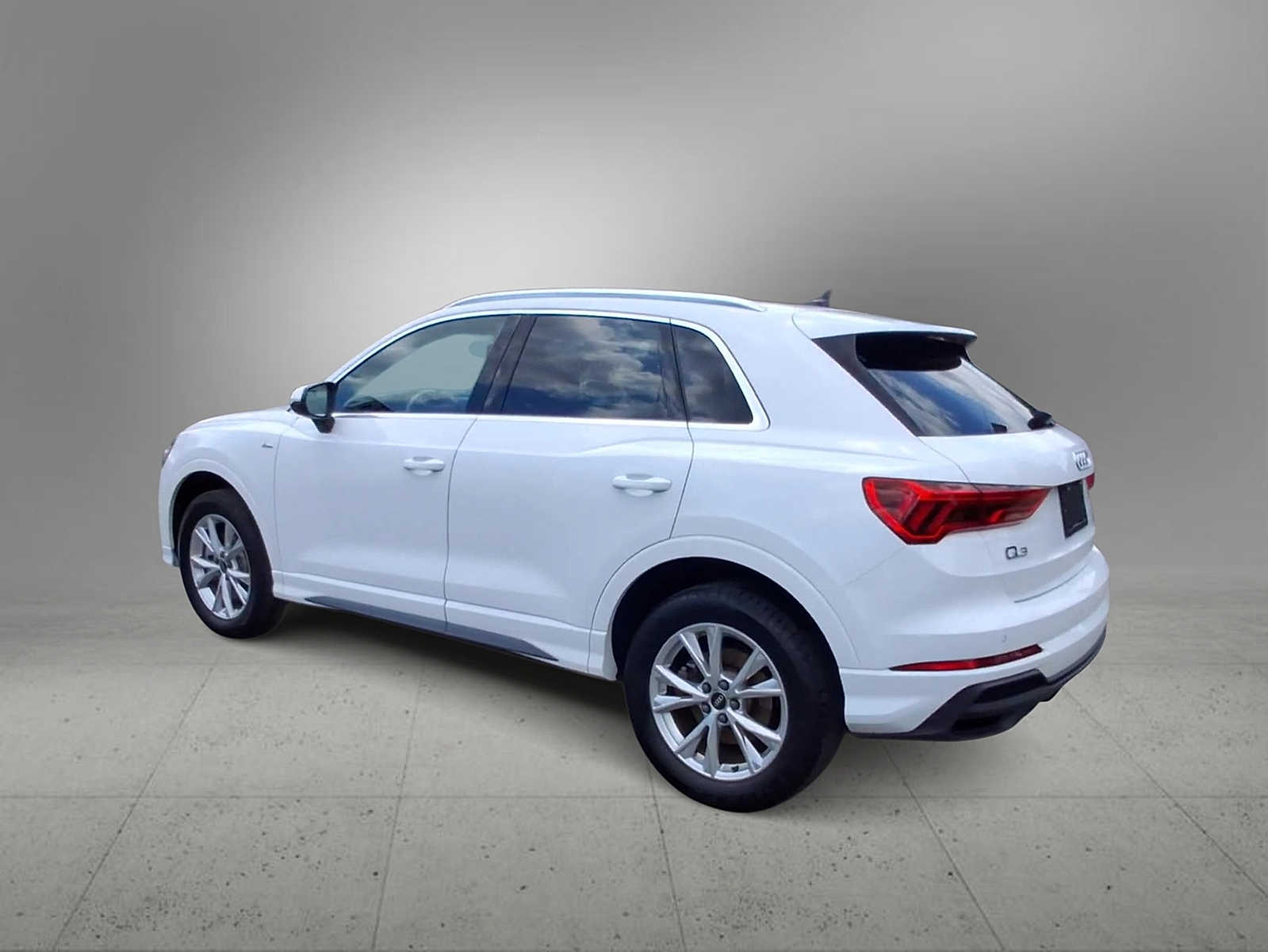 Thumbnail: 2024 Audi Q3 - 6