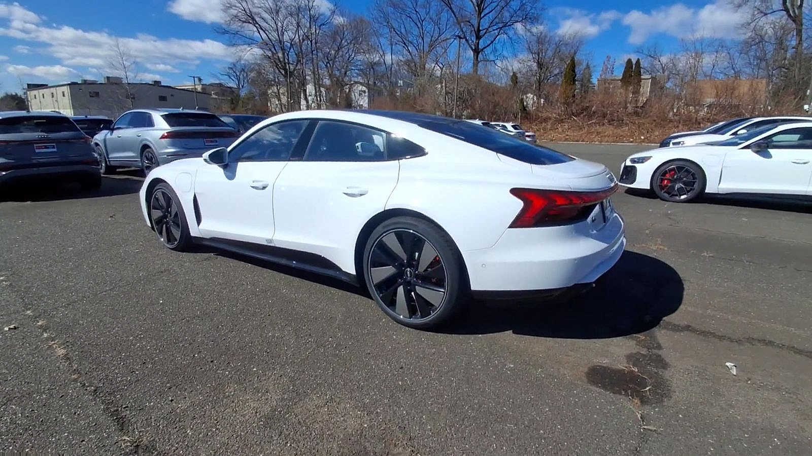 Thumbnail: 2025 Audi e-tron GT - 6
