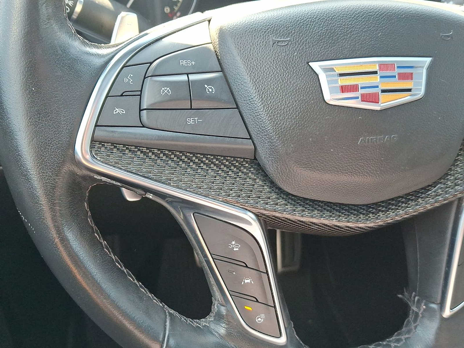 Thumbnail: 2023 Cadillac XT5 - 23