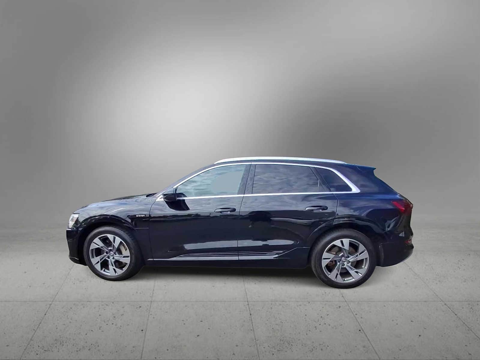 Thumbnail: 2021 Audi e-tron - 5
