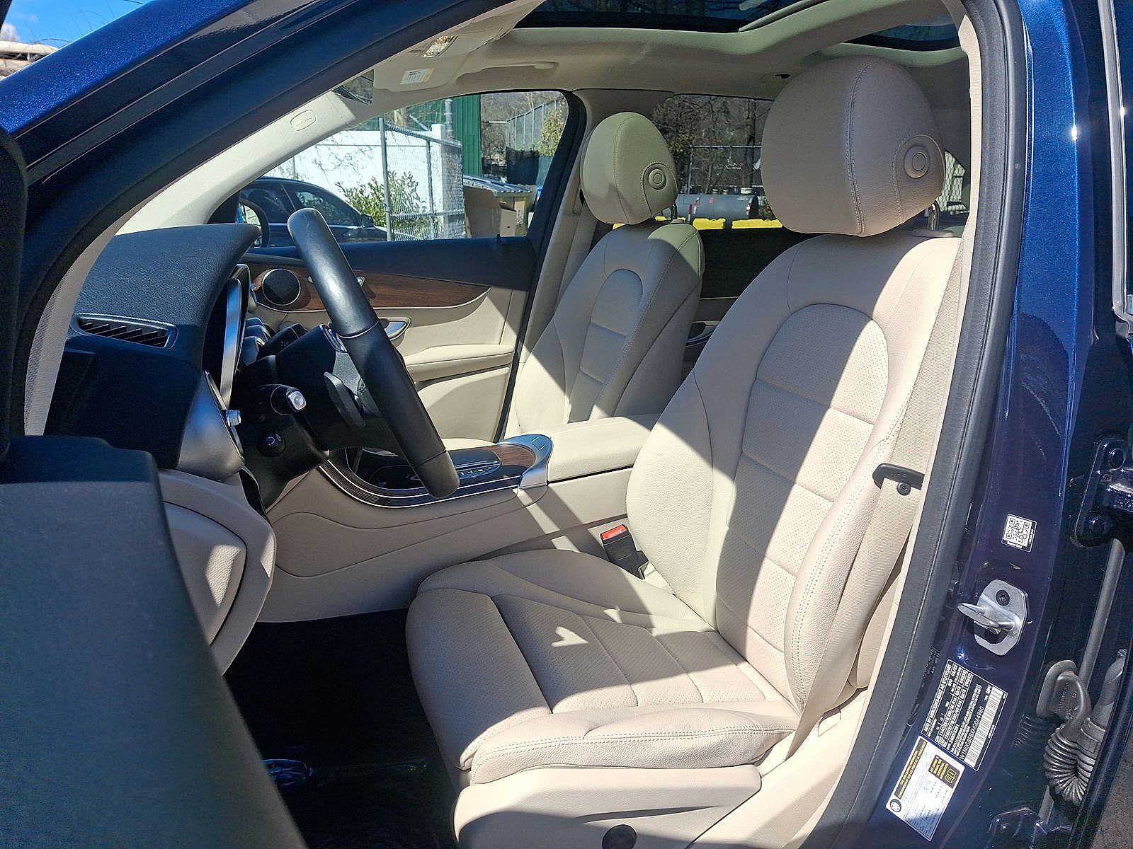 Thumbnail: 2022 Mercedes-Benz GLC - 11