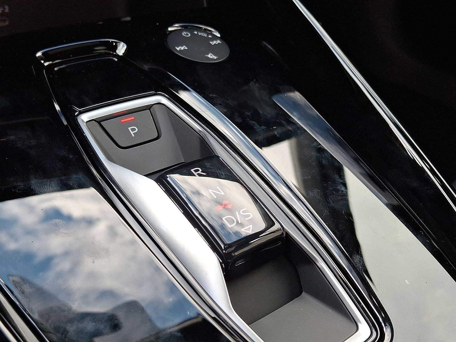 Thumbnail: 2025 Audi RS 3 - 14