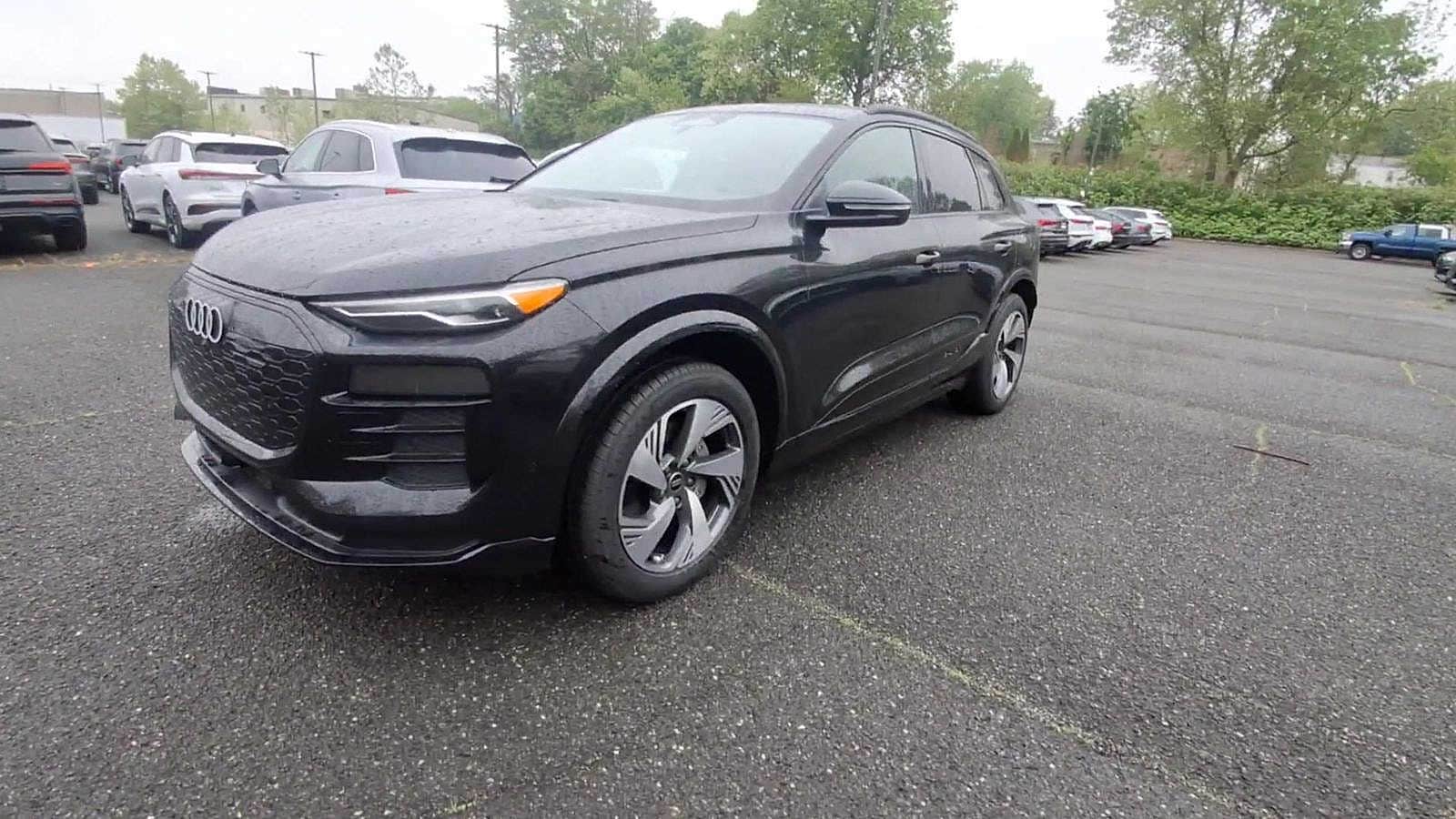 Thumbnail: 2025 Audi Q6 e-tron - 4