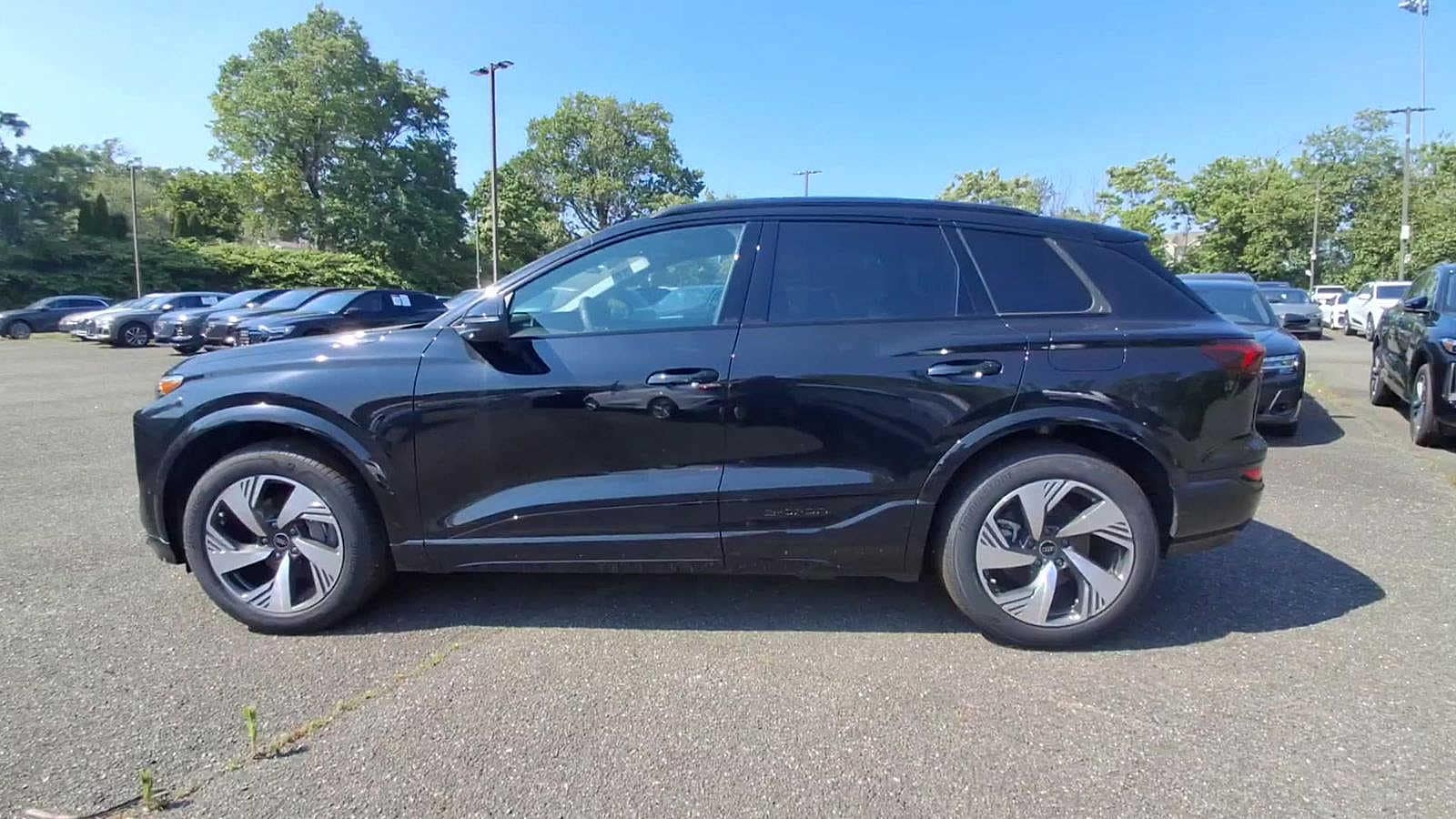 Thumbnail: 2025 Audi Q6 e-tron - 5