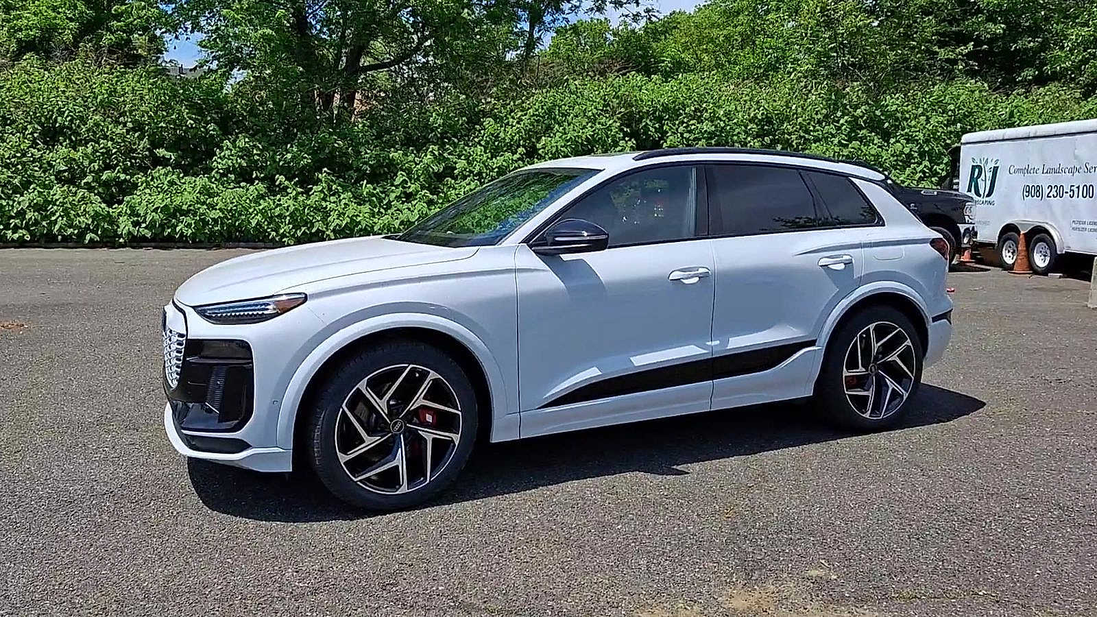 Thumbnail: 2025 Audi SQ6 e-tron - 4