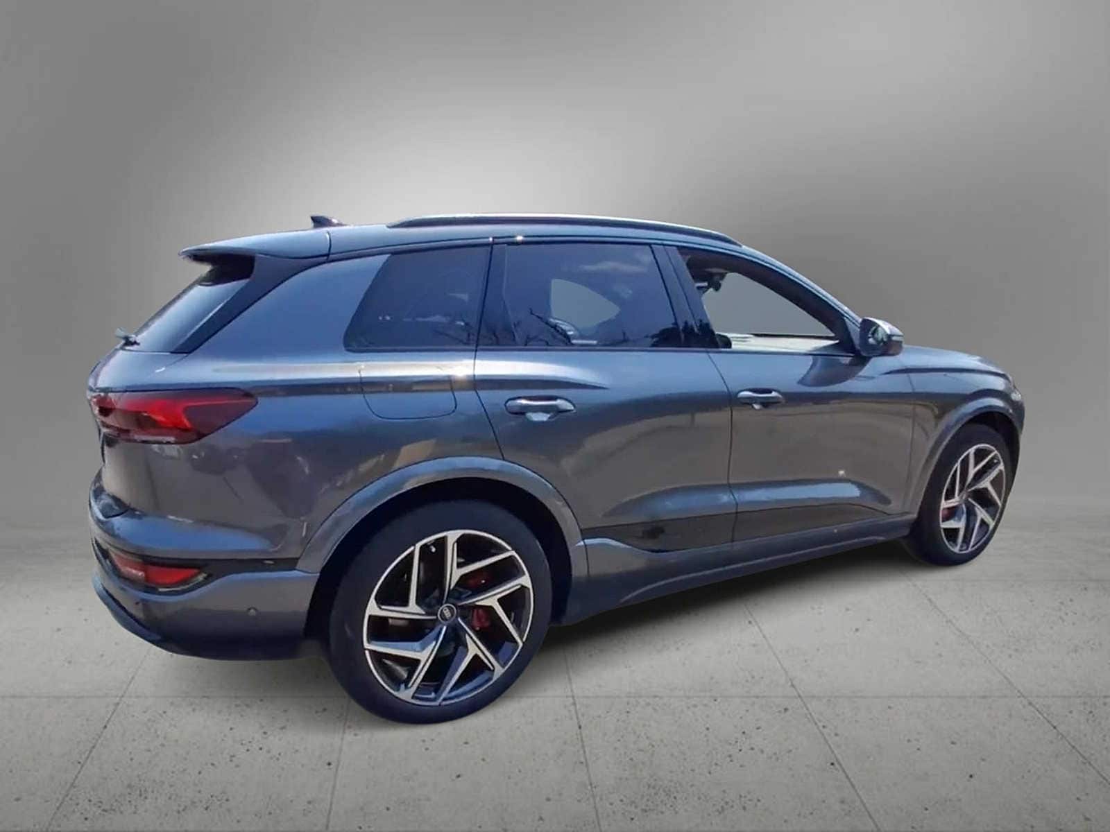 Thumbnail: 2025 Audi SQ6 e-tron - 8