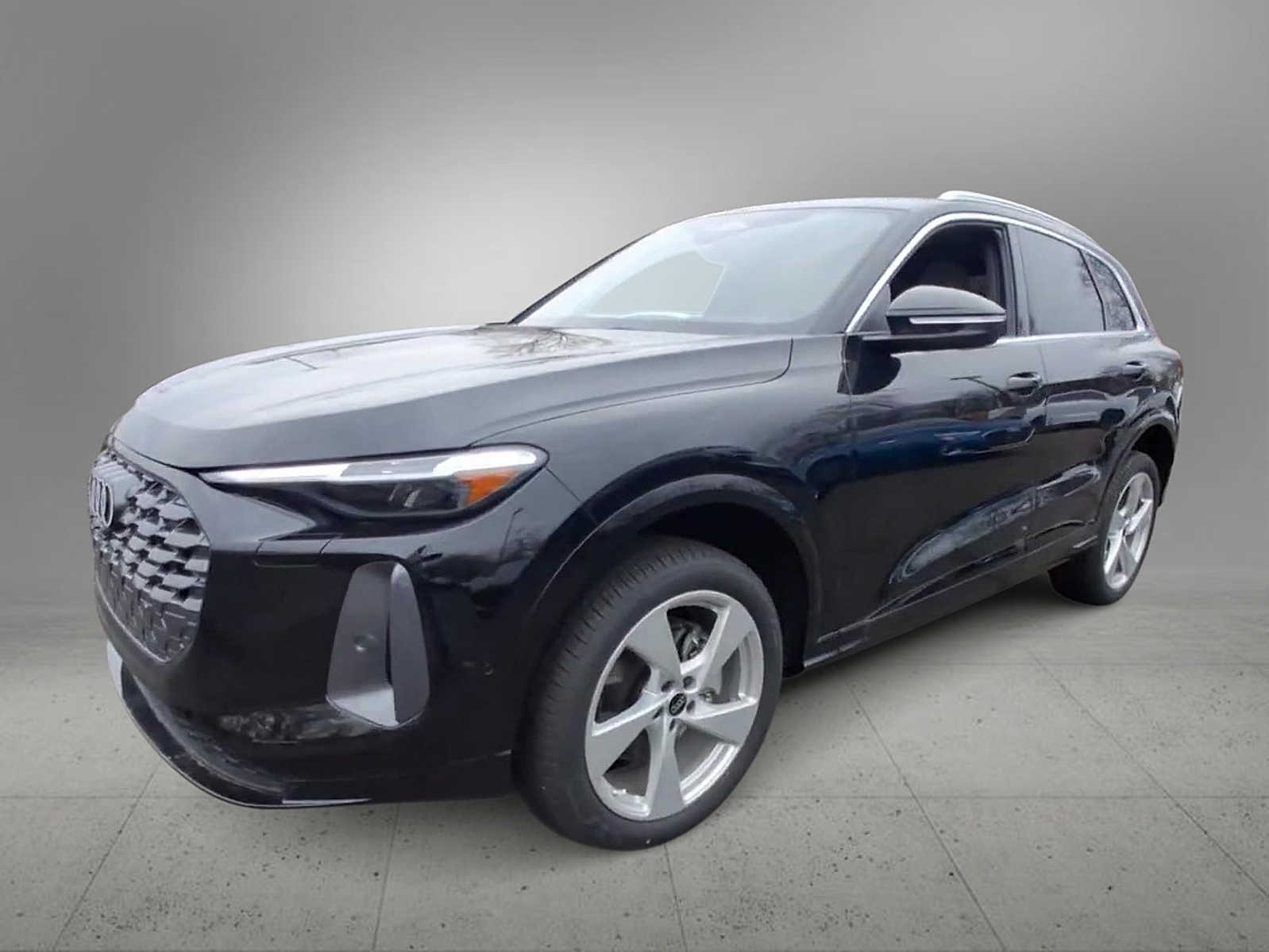 Thumbnail: 2025 Audi Q5 - 4