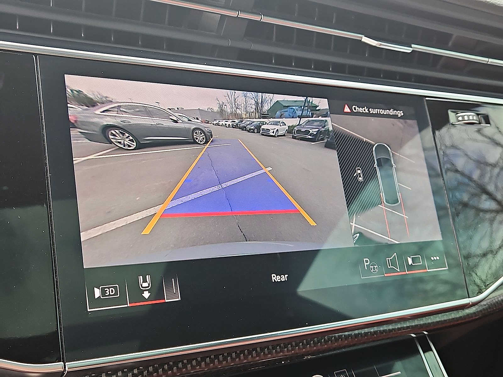 Thumbnail: 2023 Audi SQ8 - 15