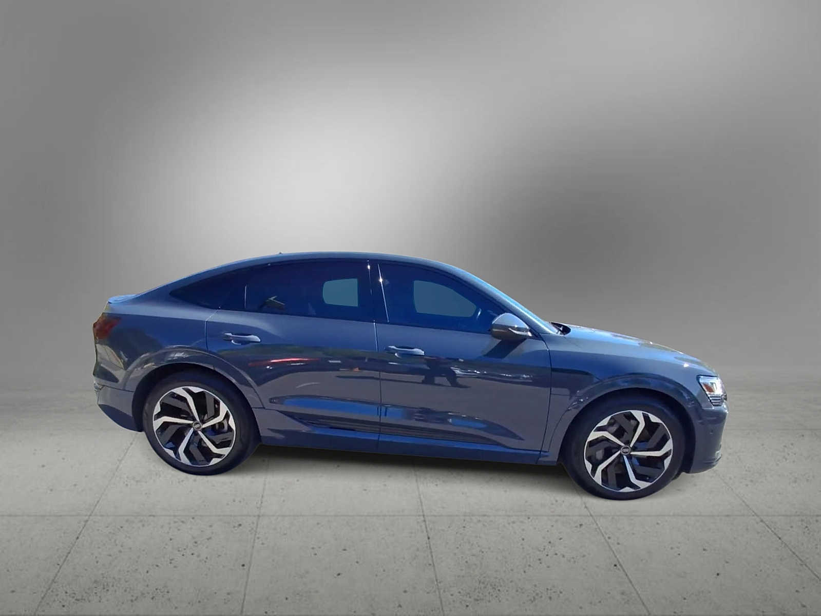 2024 Audi Q8 E-tron line Premium Plus photo 3